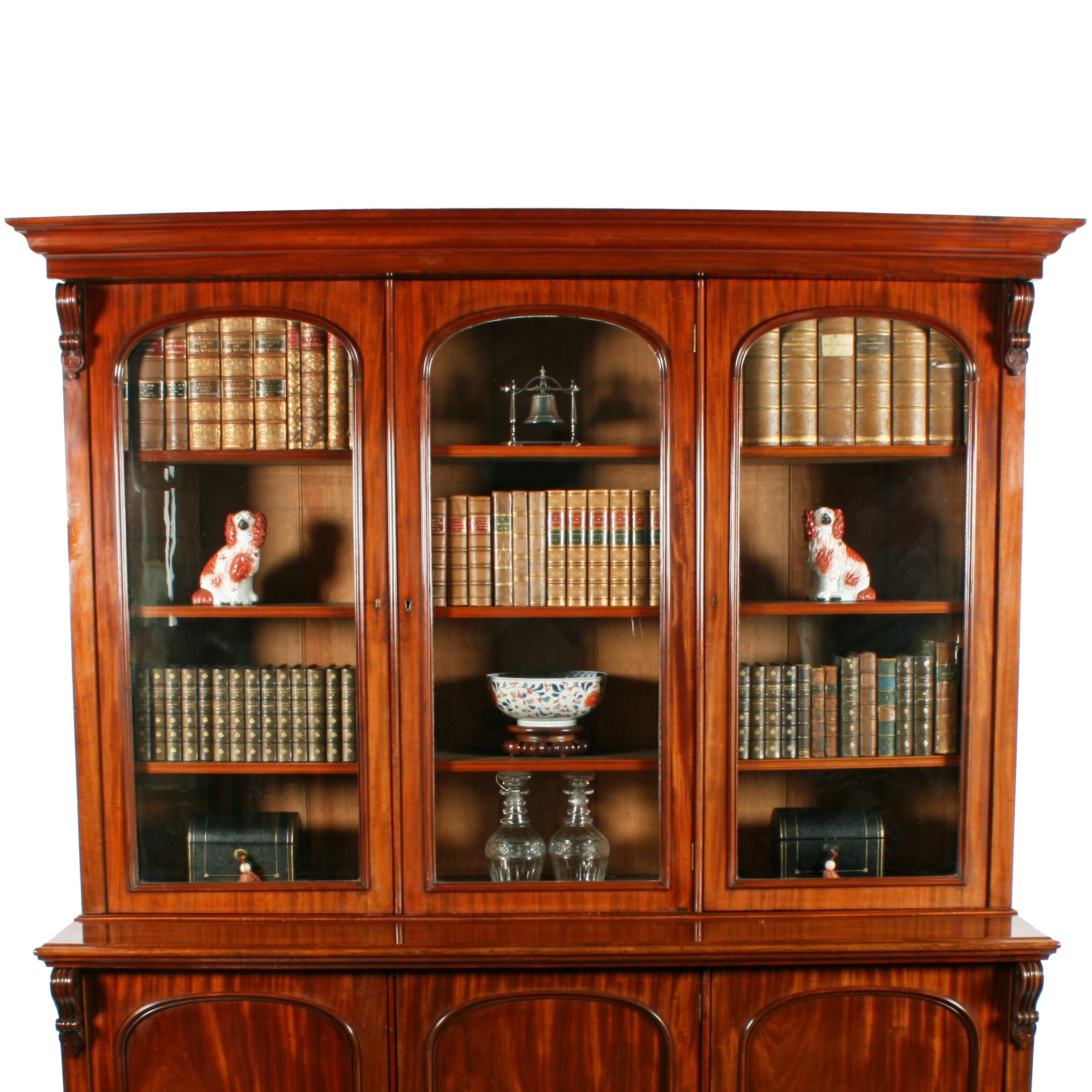 Victorian mahogany three-door bookcase.


A 19th century Victorian mahogany bookcase.

The bookcase has a three glazed door top over a three door cupboard base.

The glazed top has three adjustable shelves to each section, an overhanging