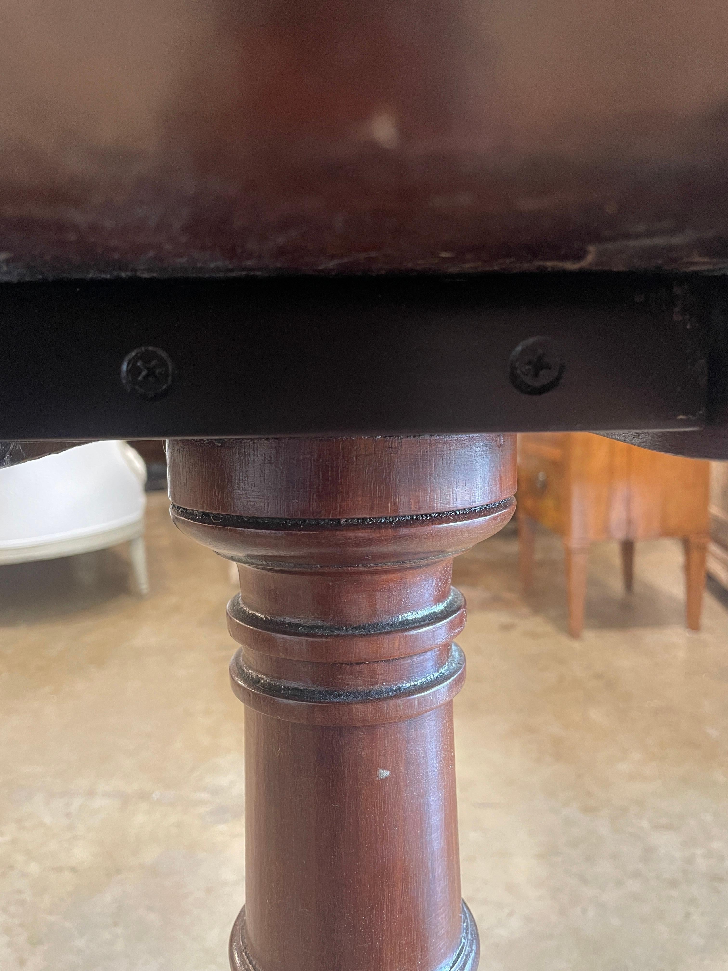 Victorian Mahogany Tilt-Top Hall/Foyer Side Table In Good Condition For Sale In Houston, TX
