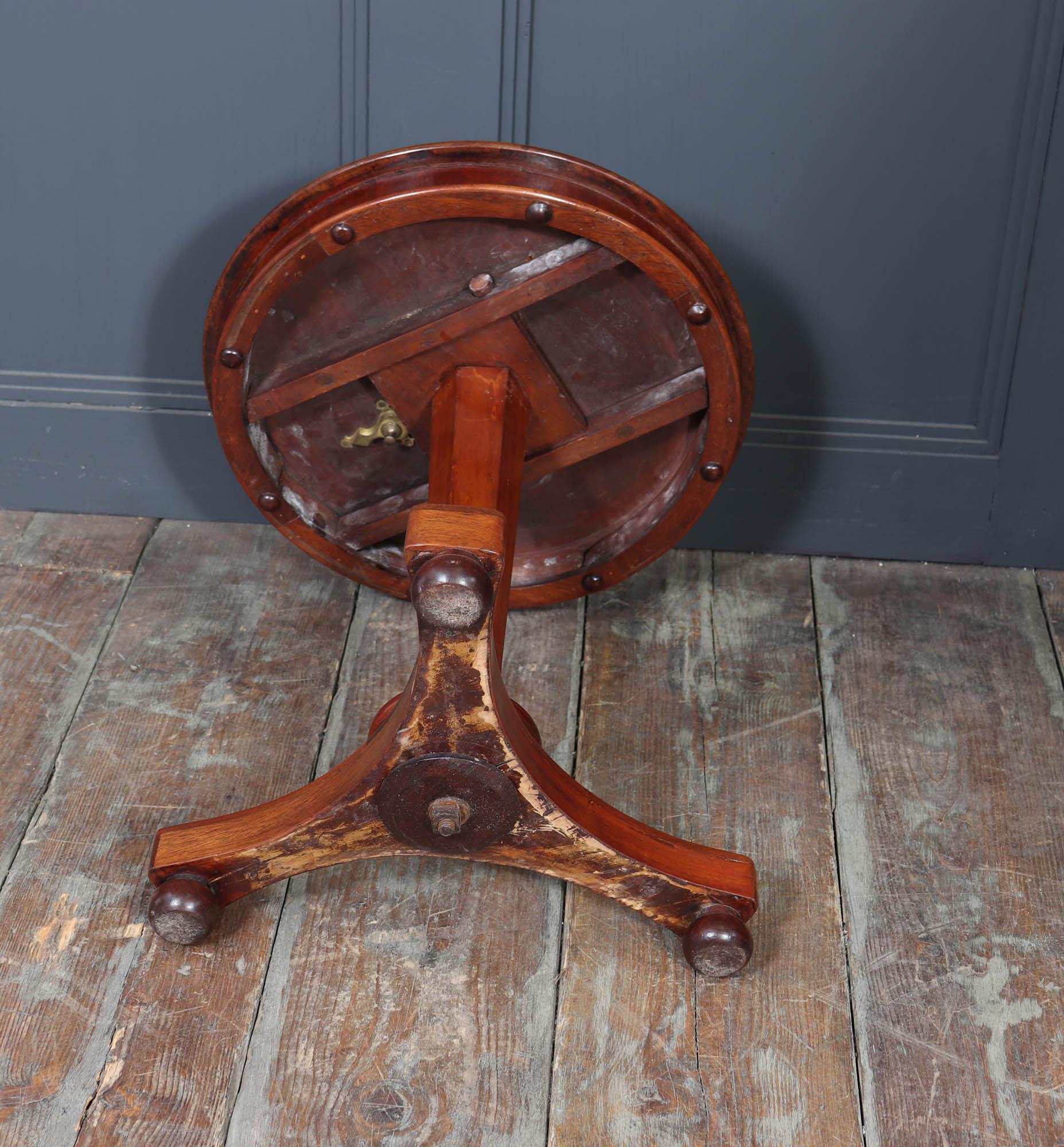 Viktorianischer Kipptisch aus Mahagoni, um 1880 im Angebot 6