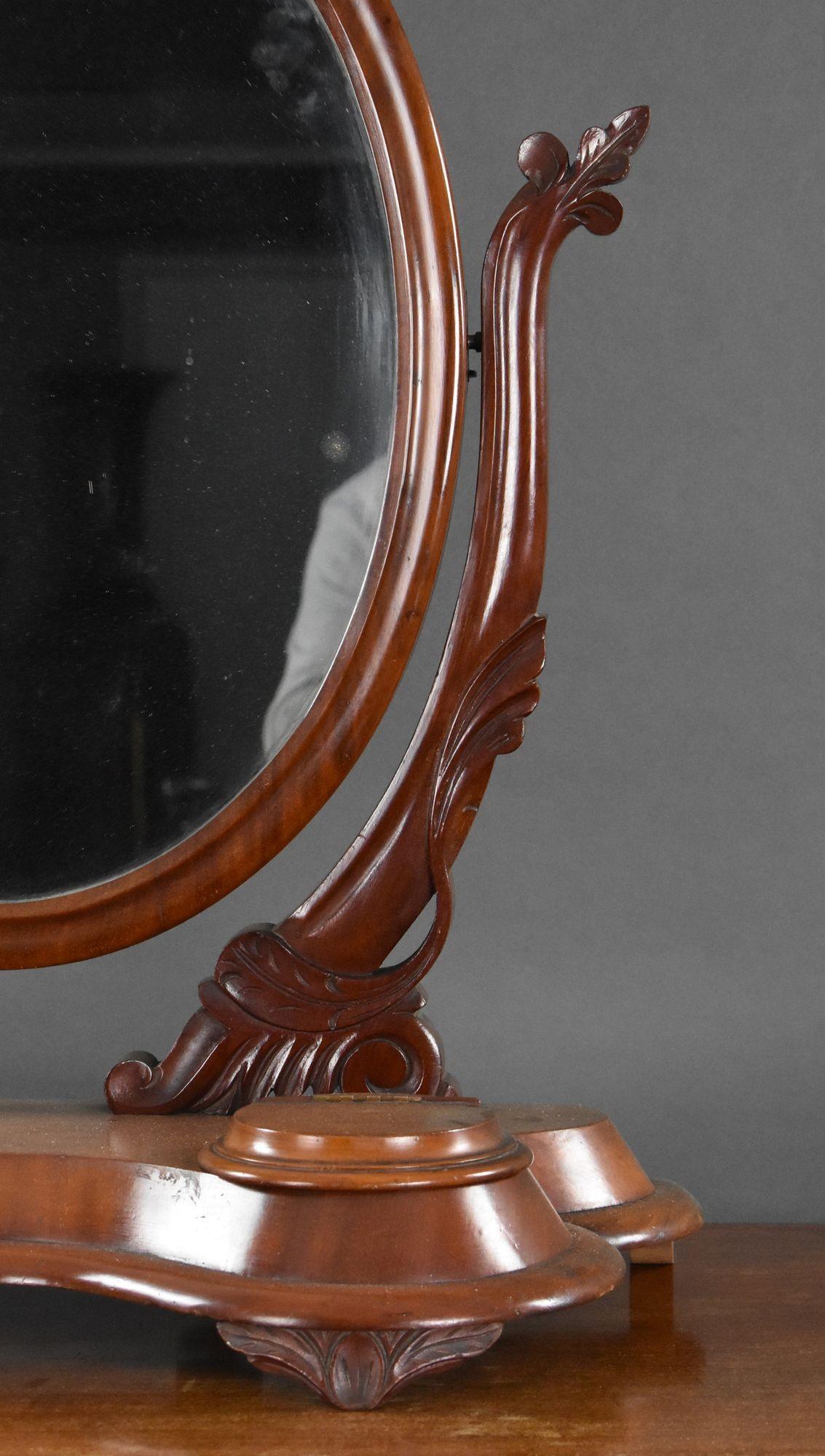 XIXe siècle Miroir de toilette victorien en acajou en vente