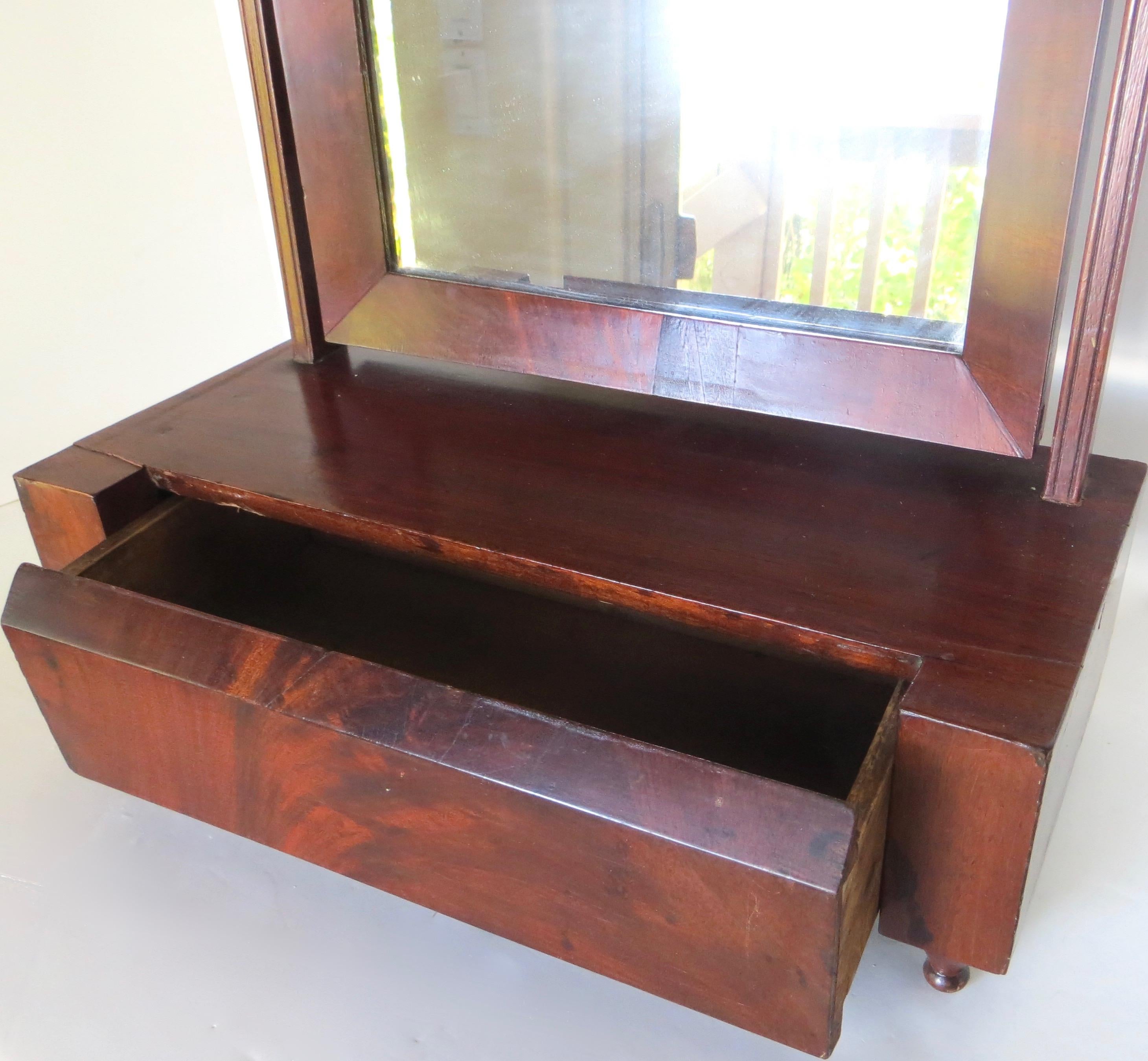 Victorian Mahogany Vanity or Shaving Table Top Swivel Mirror. English Circa 1865 In Good Condition For Sale In Incline Village, NV