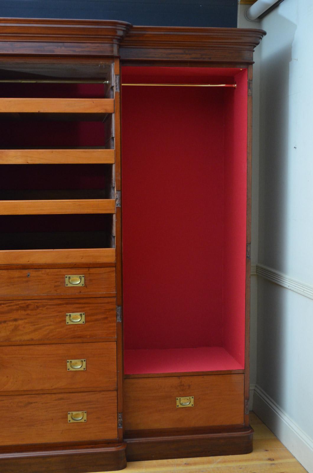 Victorian Mahogany Wardrobe In Good Condition In Whaley Bridge, GB