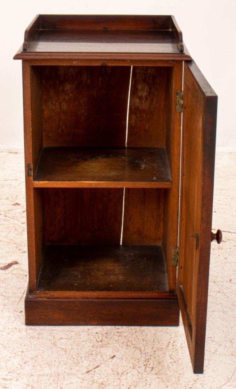 Victorian Mahogany Wash Stand In Good Condition For Sale In New York, NY