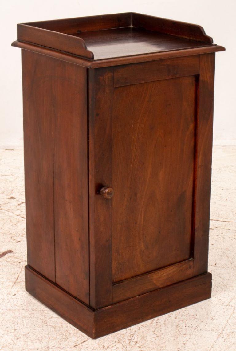 Victorian Mahogany Wash Stand In Good Condition For Sale In New York, NY