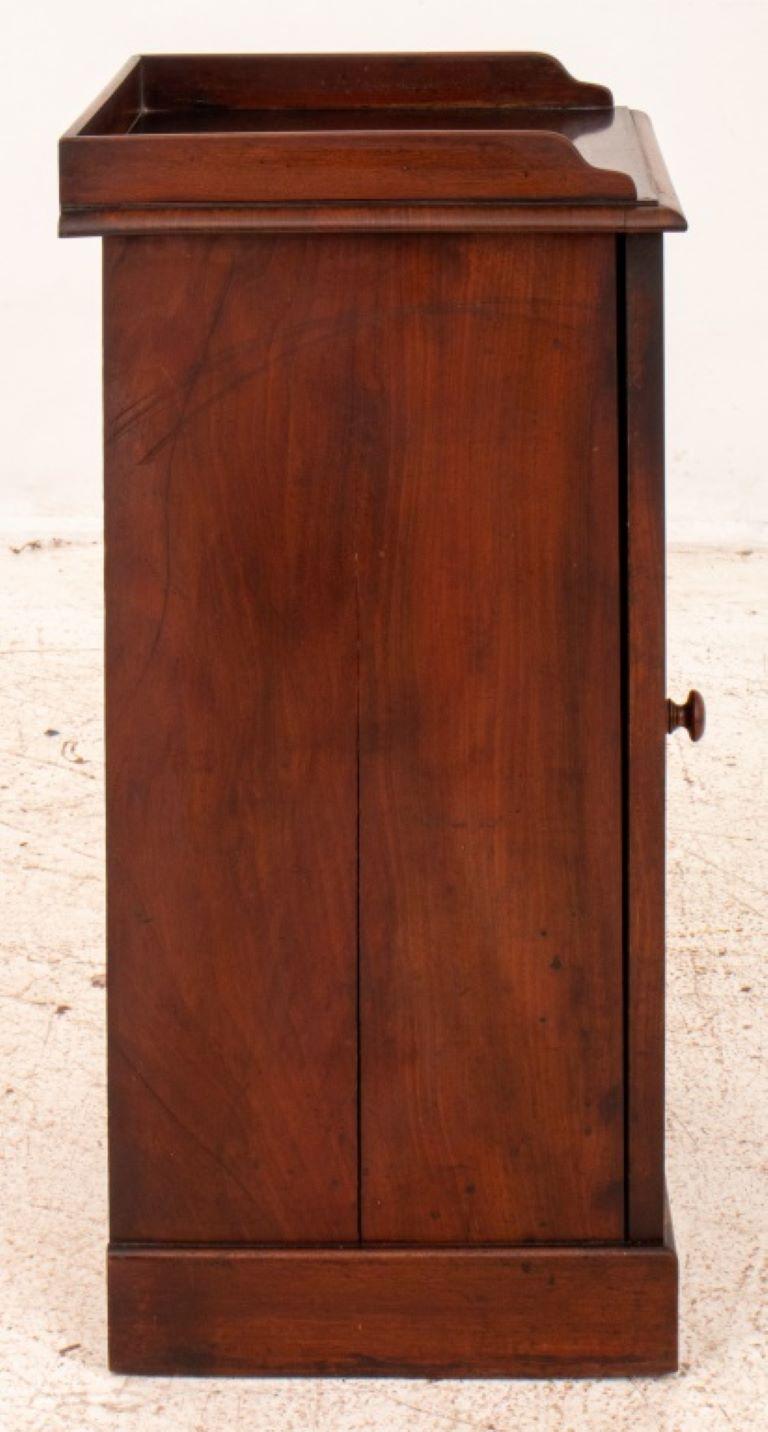 Victorian Mahogany Wash Stand In Good Condition In Astoria, NY