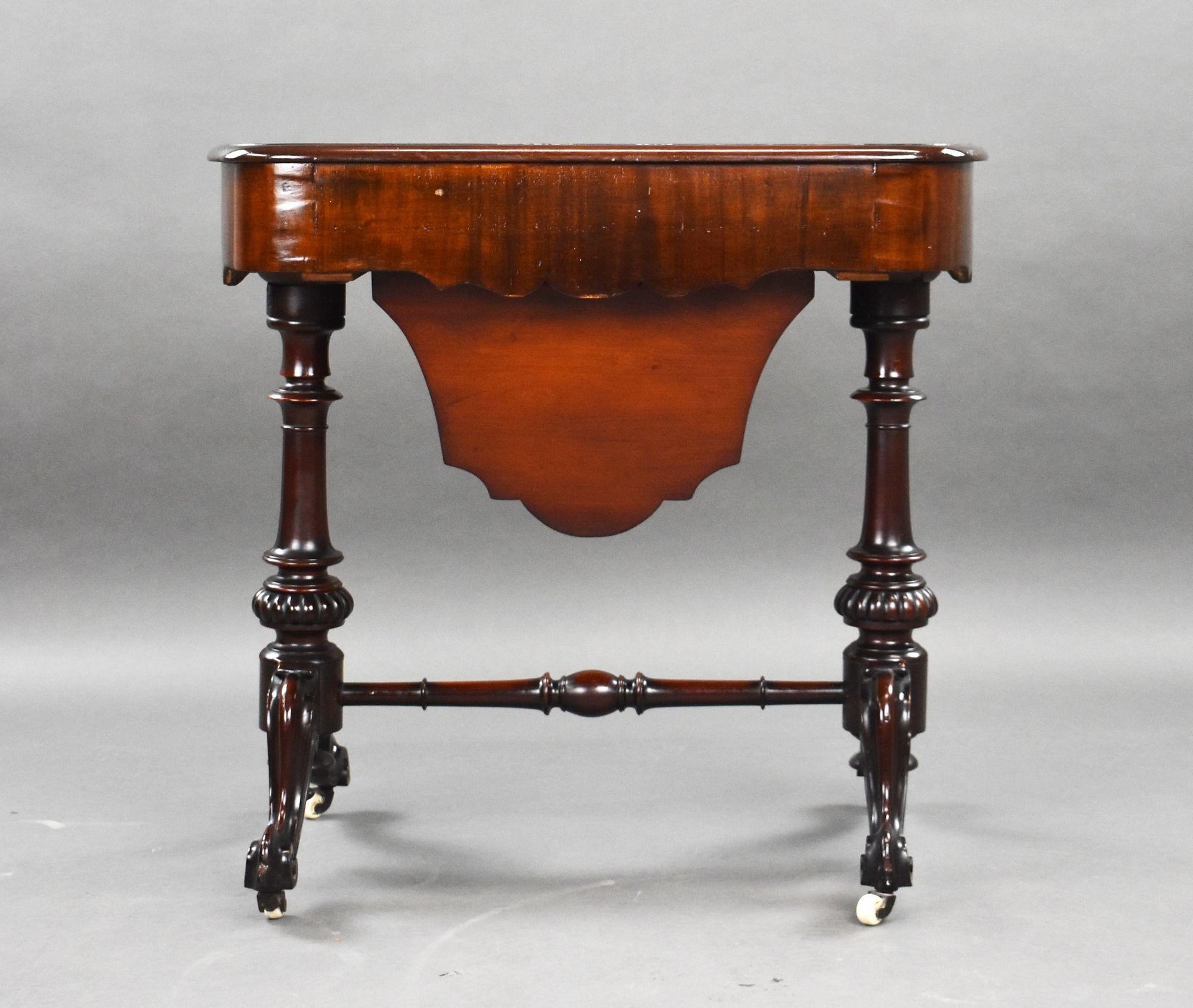 Victorian Mahogany Work Table In Good Condition For Sale In Chelmsford, Essex