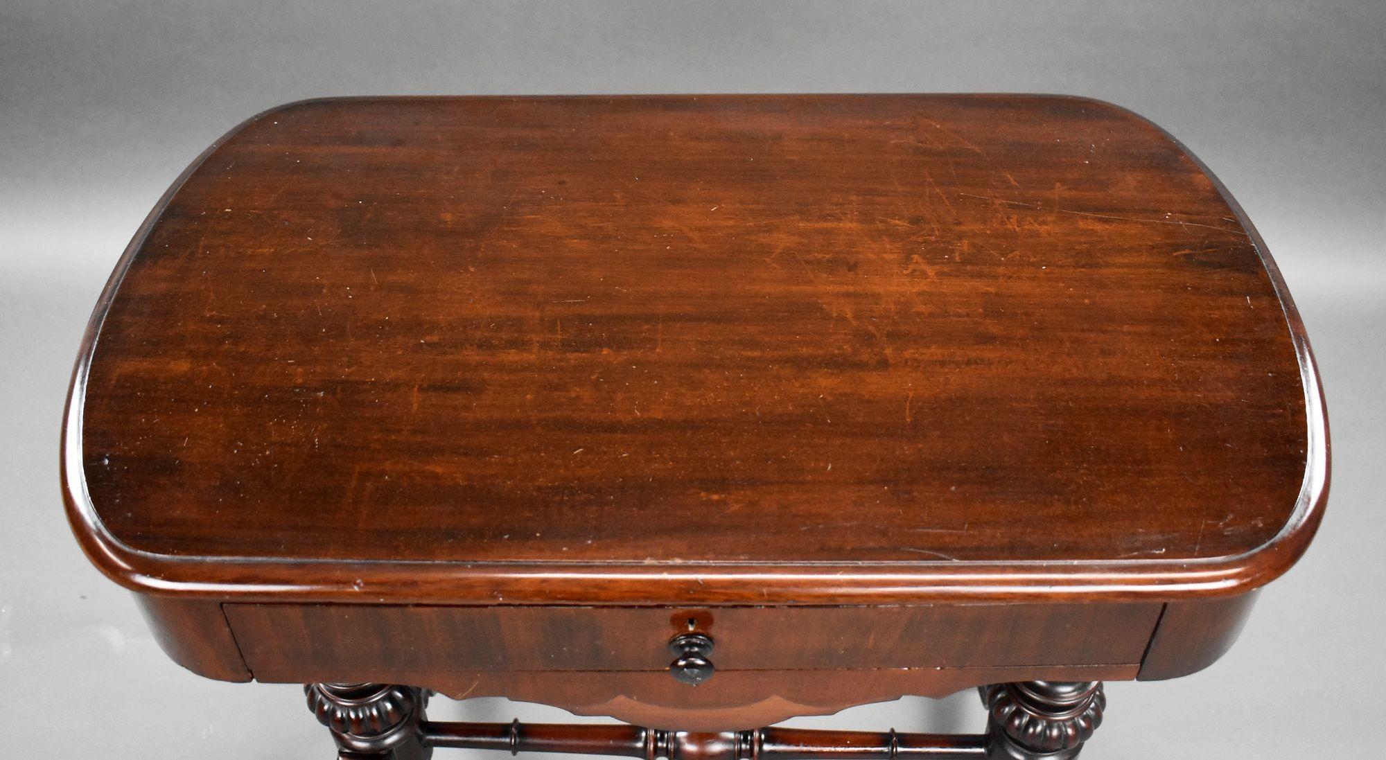Acajou Table de travail victorienne en acajou en vente