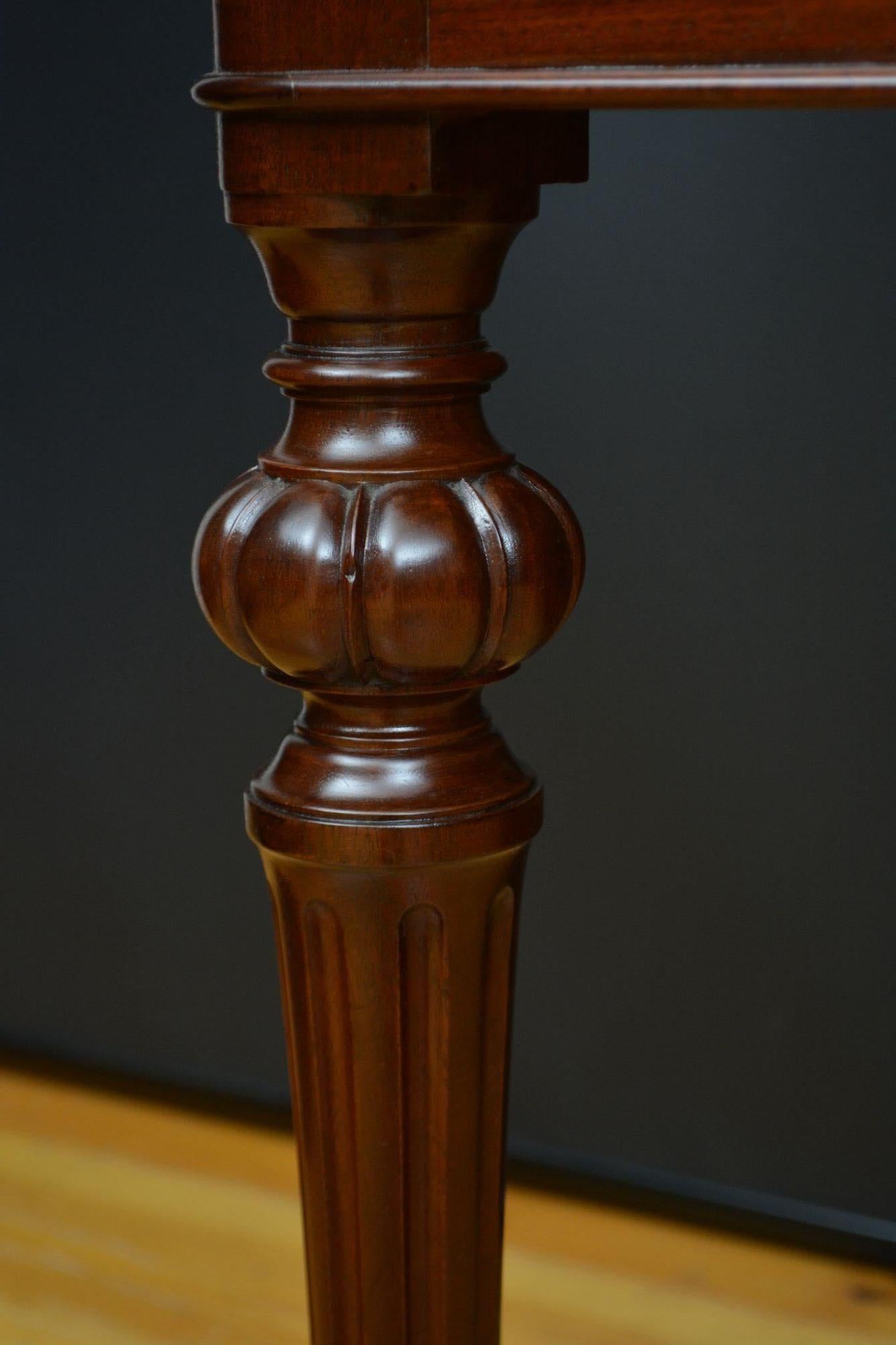 Tocador / escritorio victoriano de caoba c1860 en venta 8