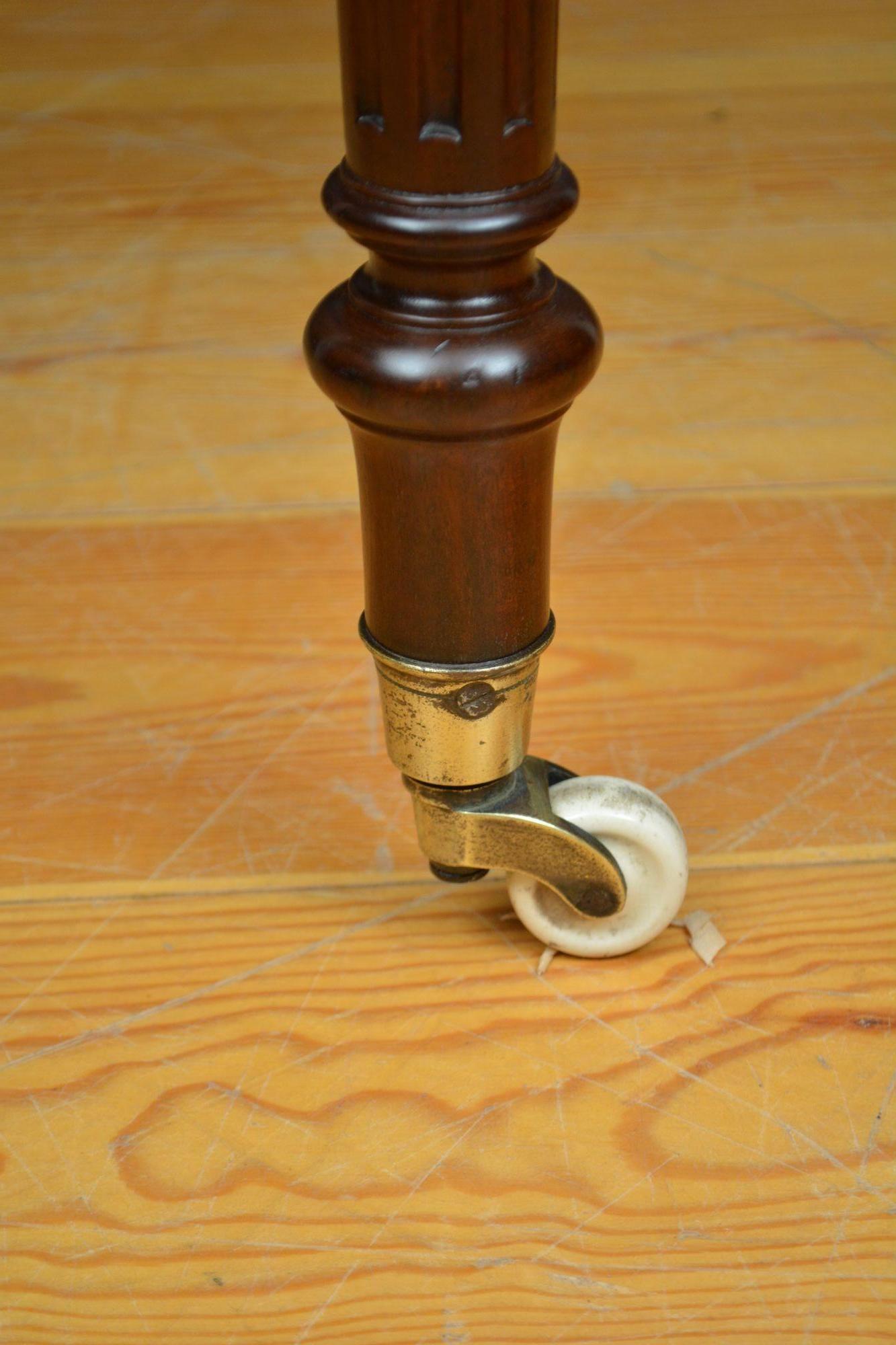 Tocador / escritorio victoriano de caoba c1860 en venta 10