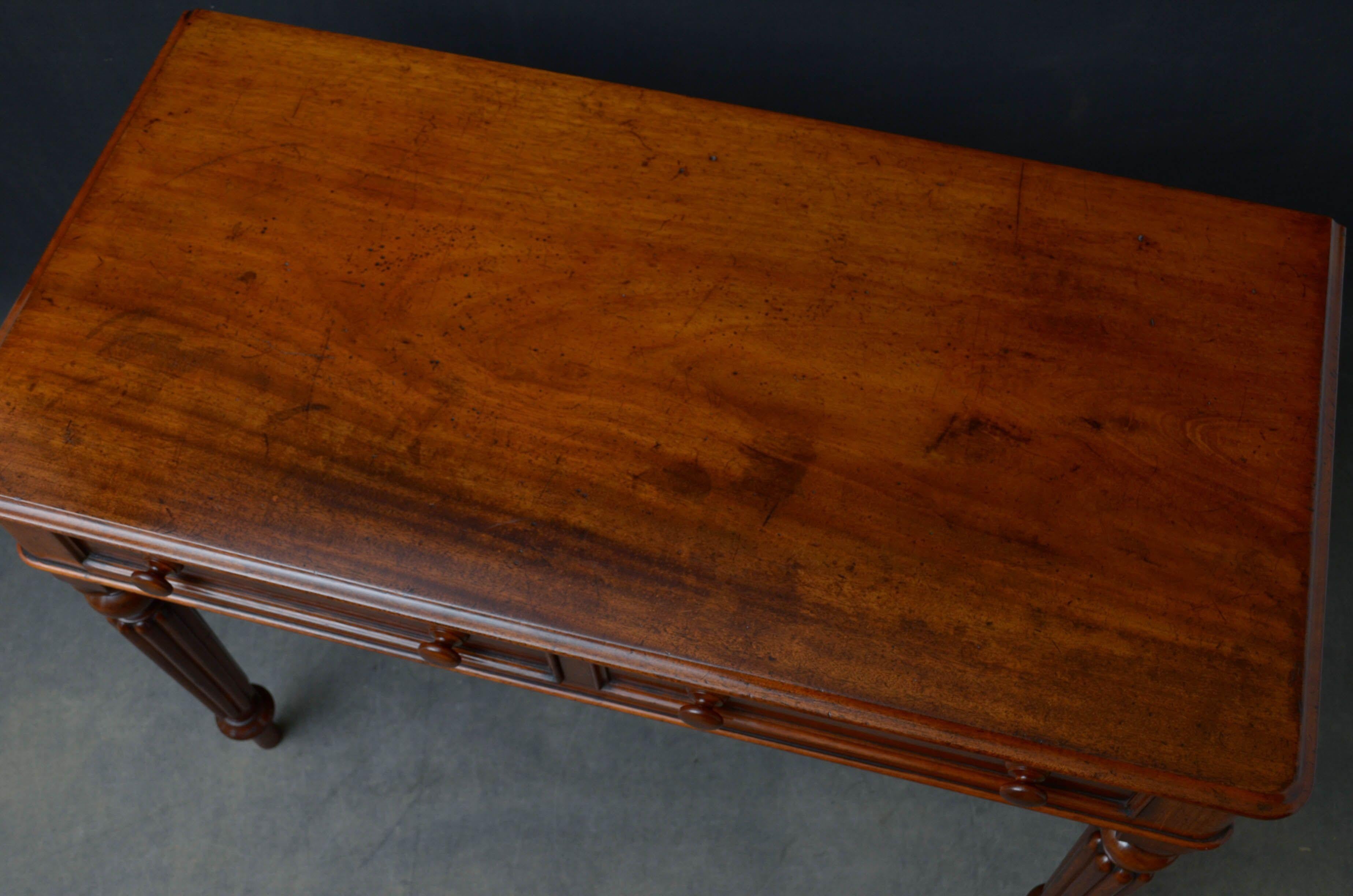 Victorian Mahogany Writing Table In Good Condition In Whaley Bridge, GB