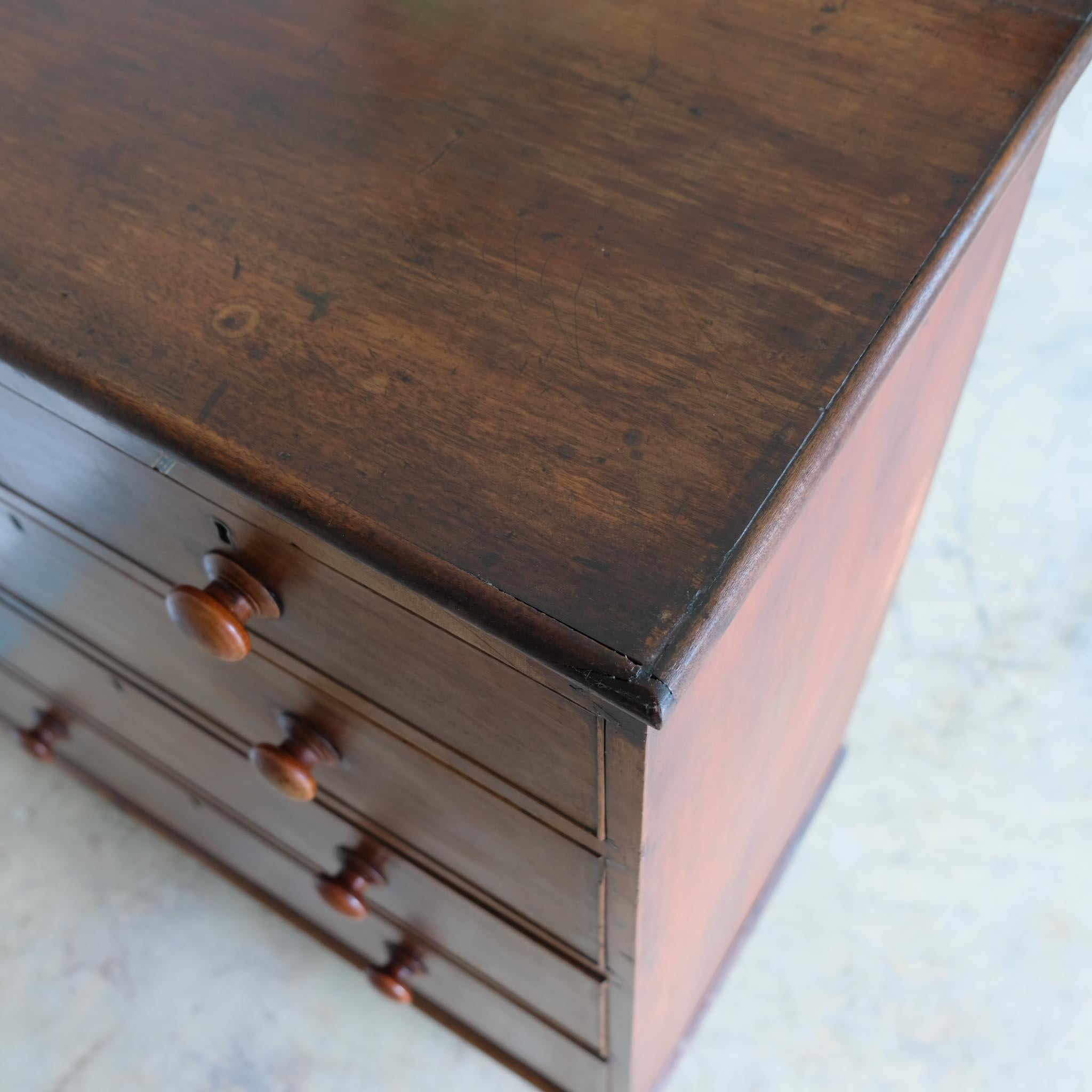 Legno Cassettiera vittoriana Mahognay in vendita