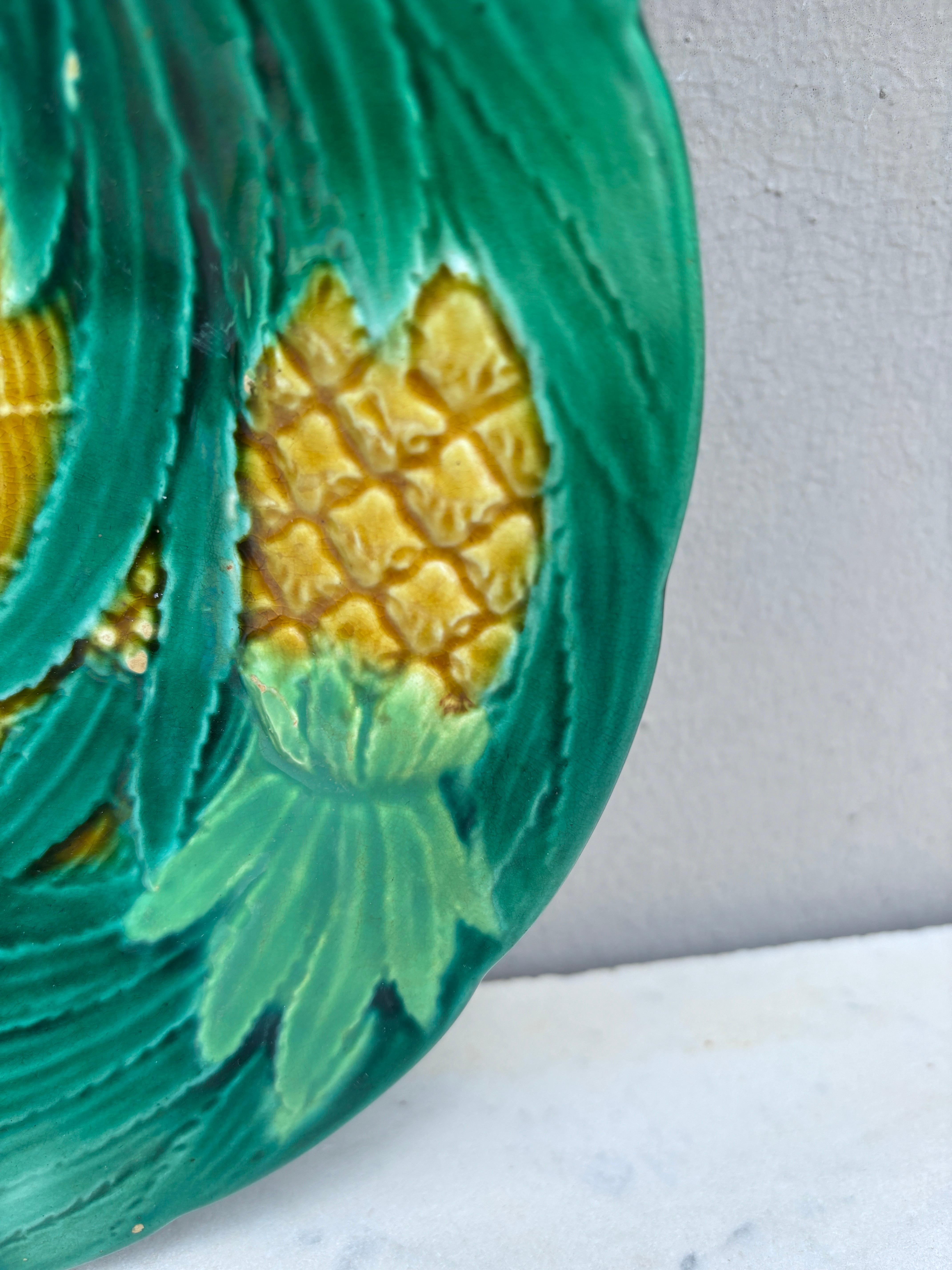 English Victorian Majolica Pineapples Plate Circa 1880 For Sale