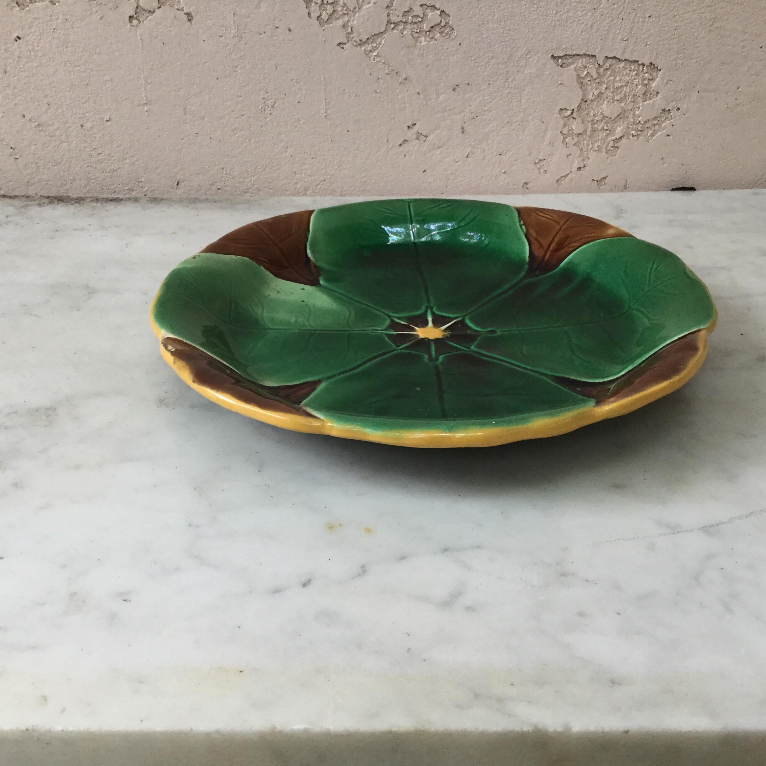 Victorian Majolica Pond Lily Platter J.Holdcroft In Good Condition In Austin, TX