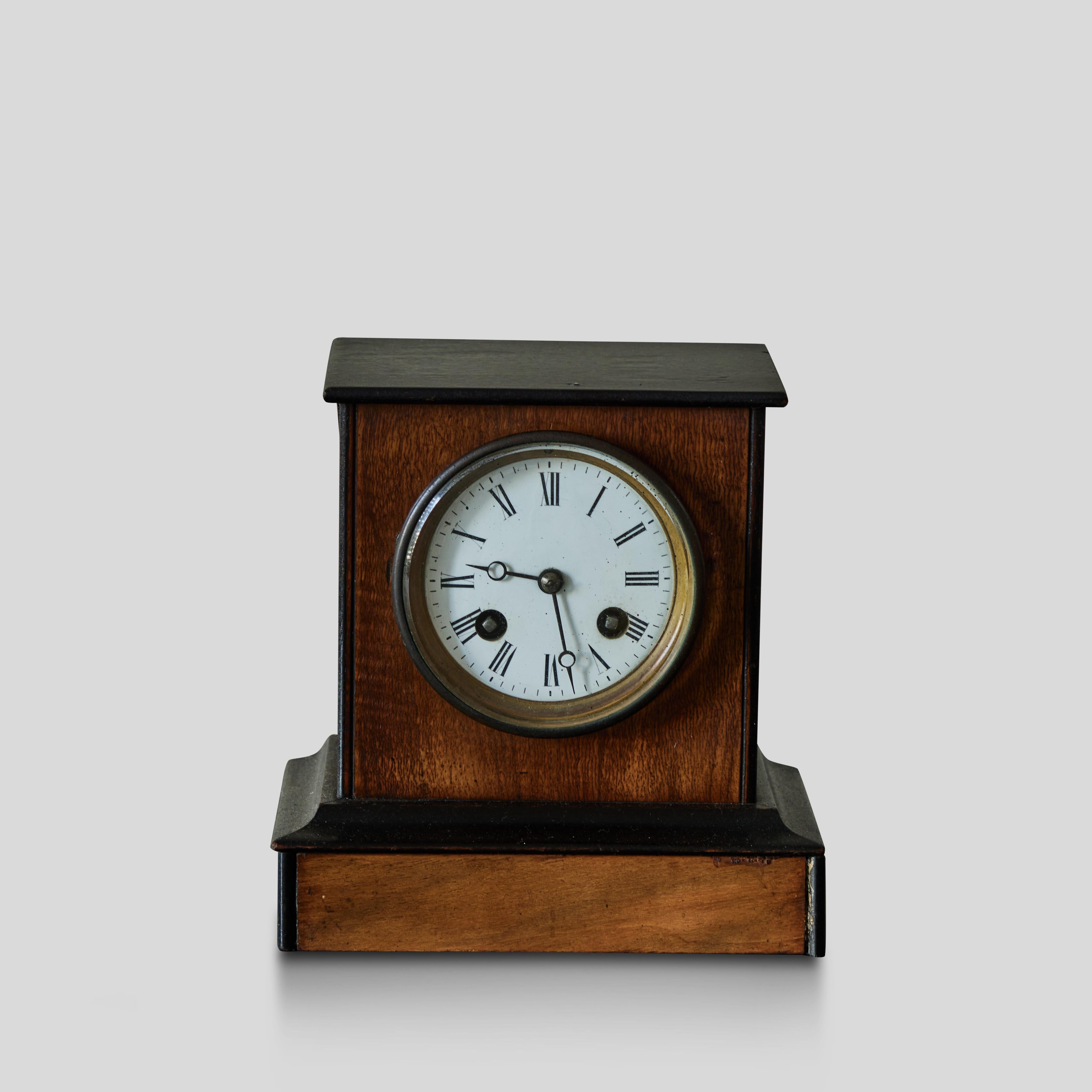 Victorian Mantle Clock in Walnut 2