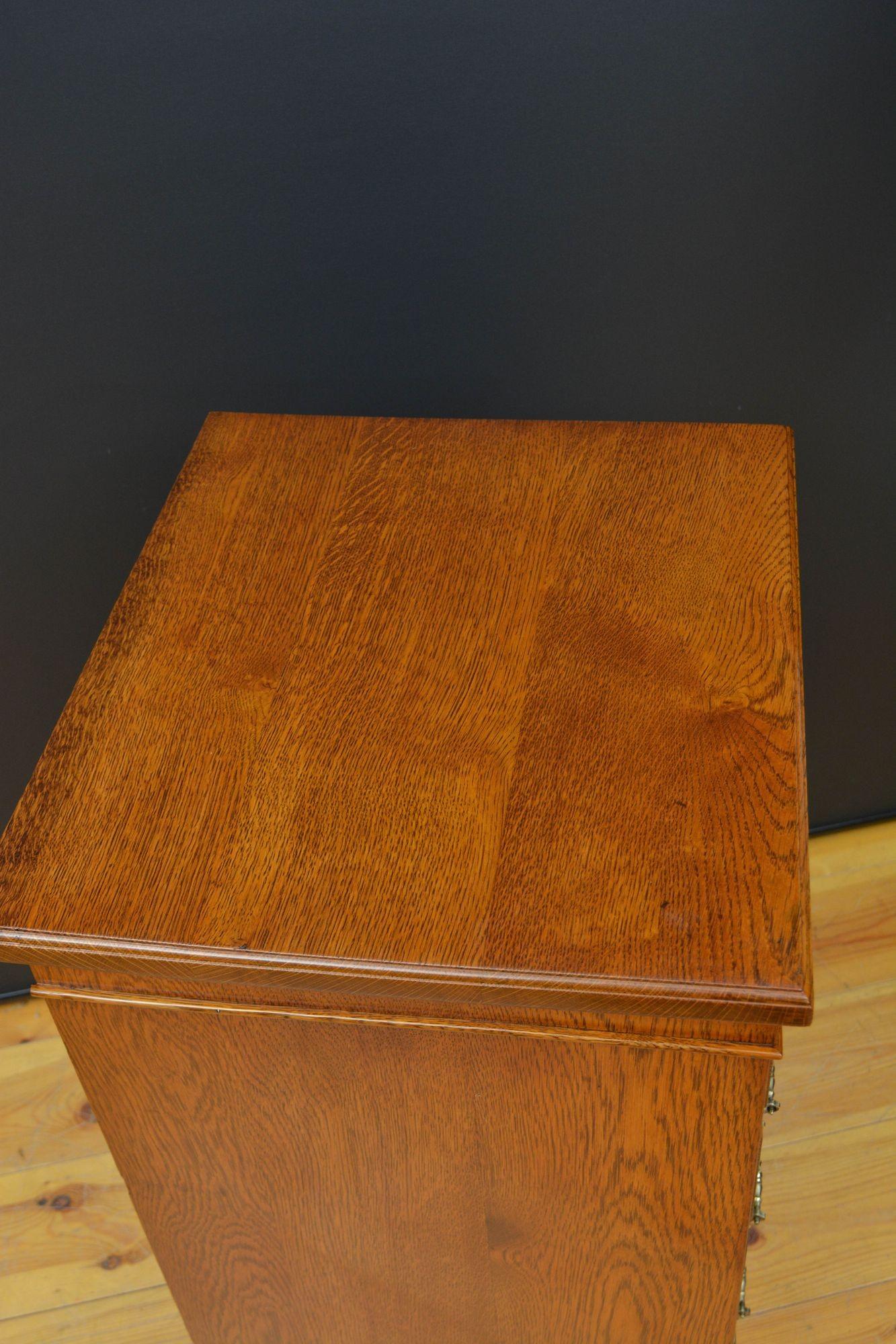 Inglese Cassettiera vittoriana in rovere Maple & Co. in vendita