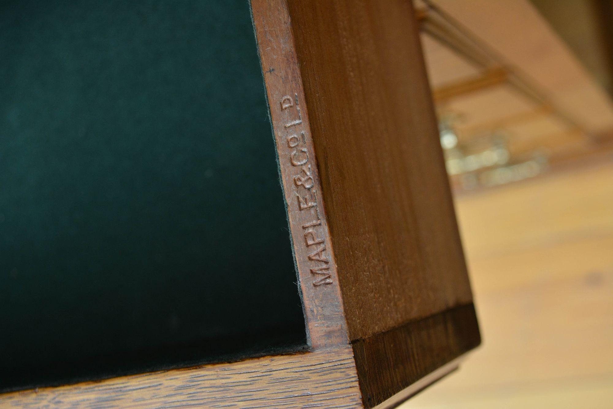 XIX secolo Cassettiera vittoriana in rovere Maple & Co. in vendita