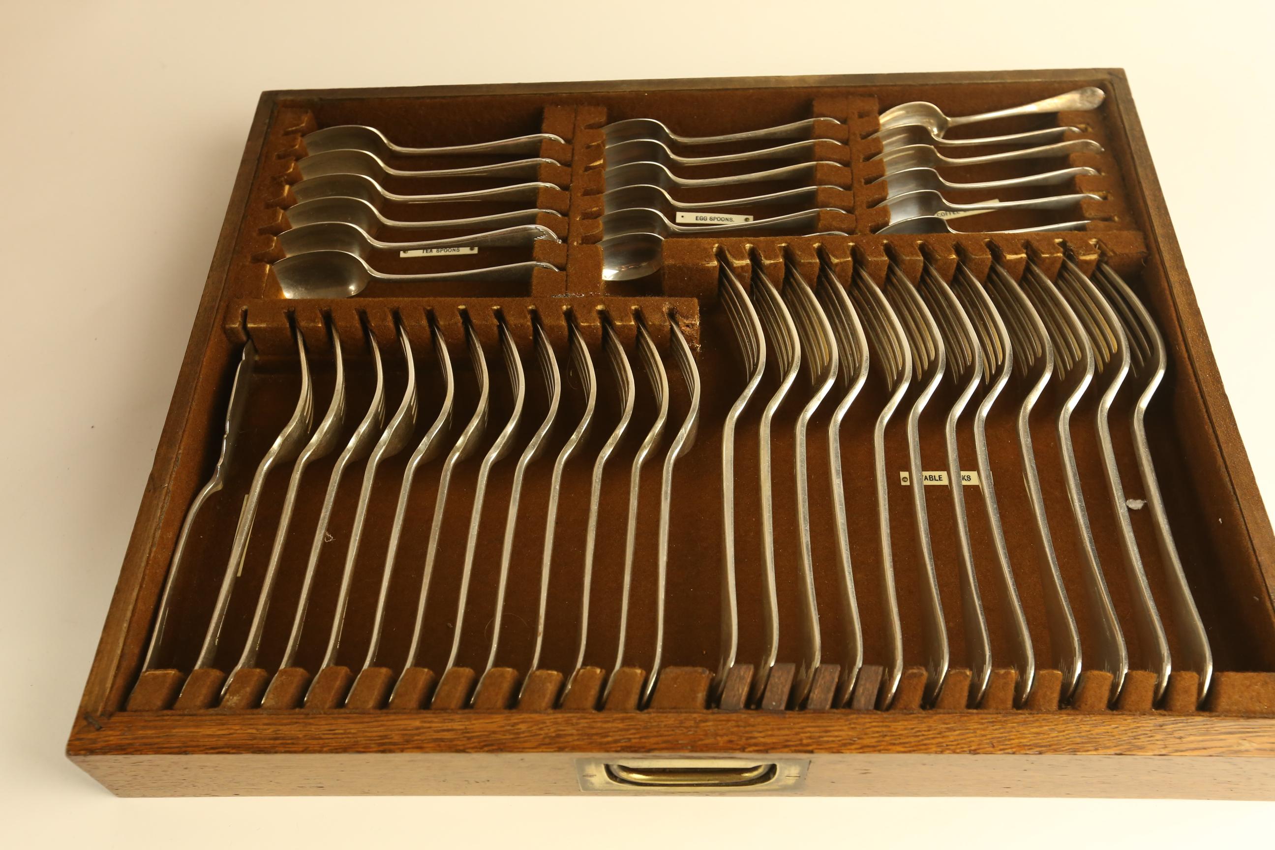 Victorian Mappin & Webb 148pc  Canteen of cutlery Queens Pattern etc 2