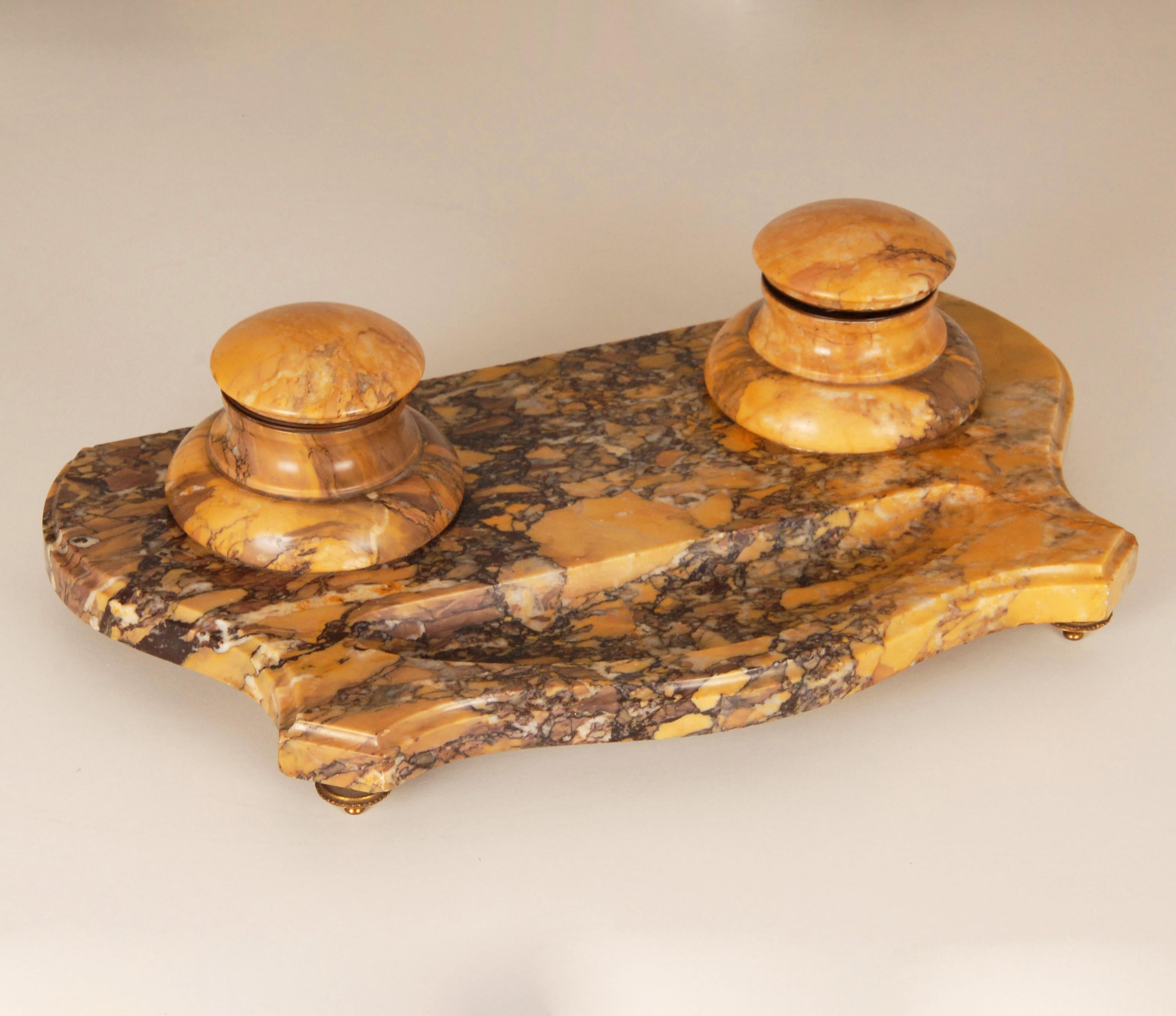 Neoclassico Calamaio vittoriano in marmo giallo terra di Siena Set da scrivania antico Luigi XVI in vendita