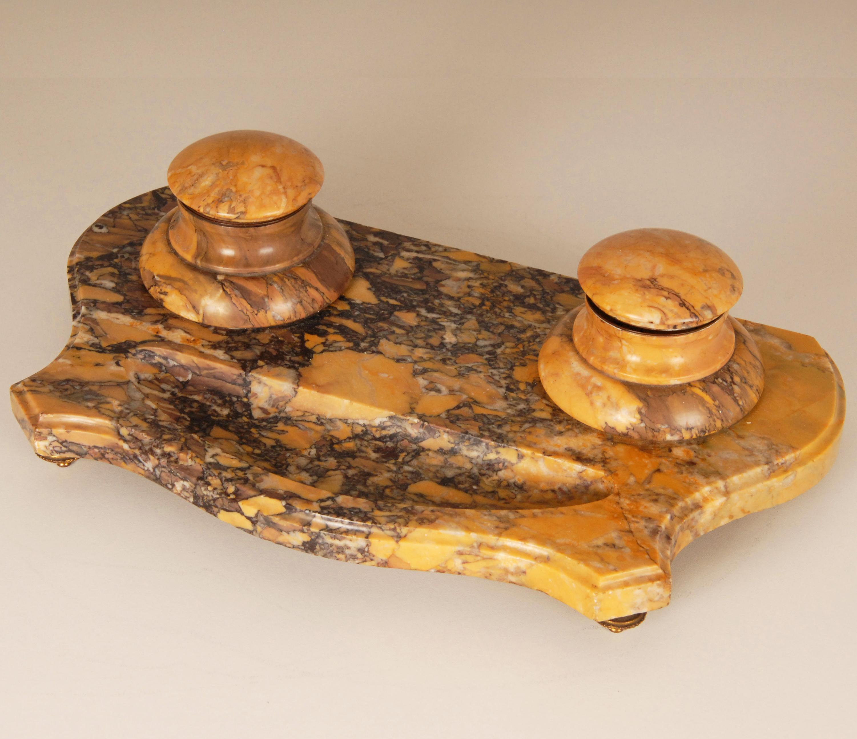Bronzo Calamaio vittoriano in marmo giallo terra di Siena Set da scrivania antico Luigi XVI in vendita