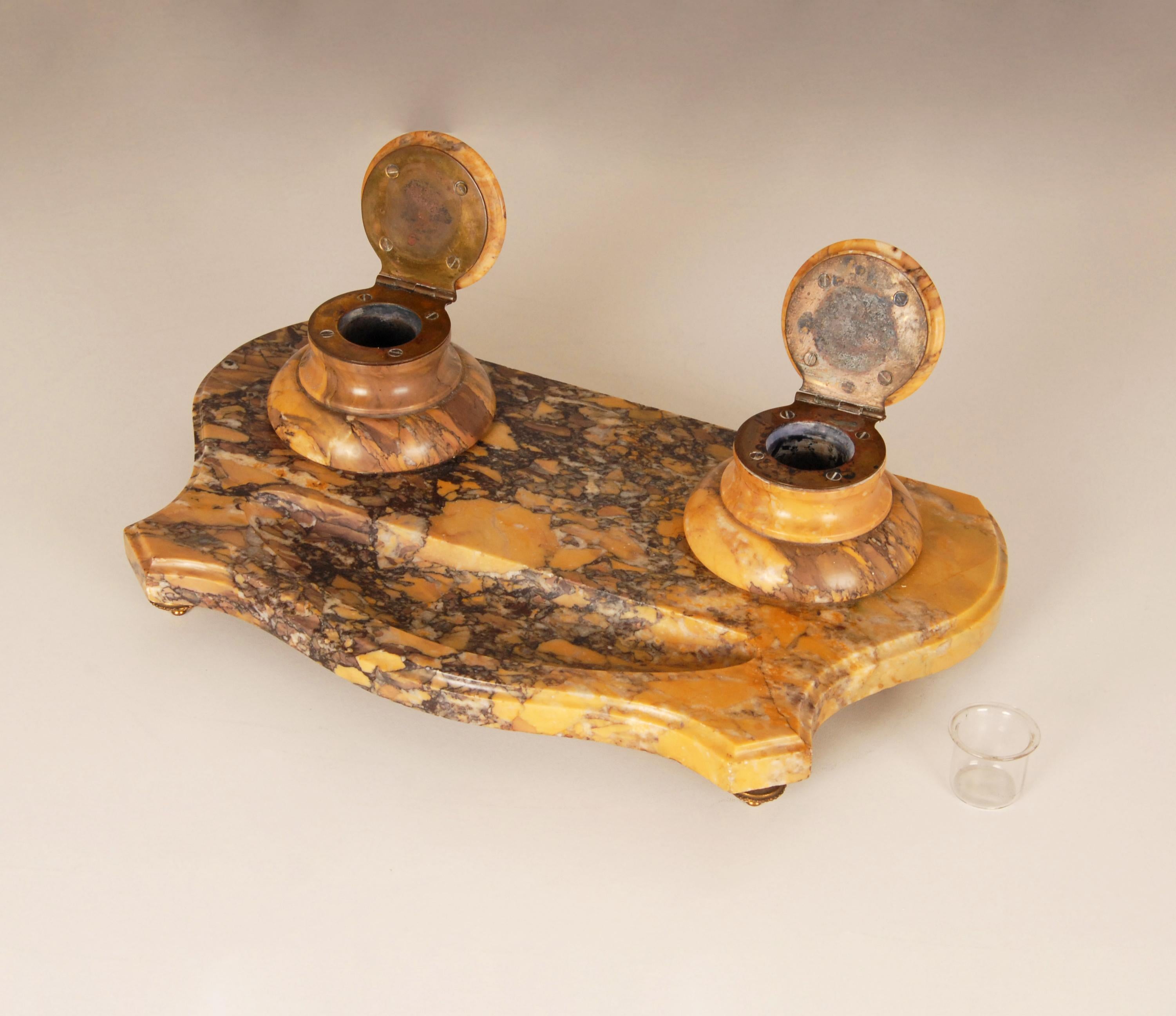 Calamaio vittoriano in marmo giallo terra di Siena Set da scrivania antico Luigi XVI in vendita 1