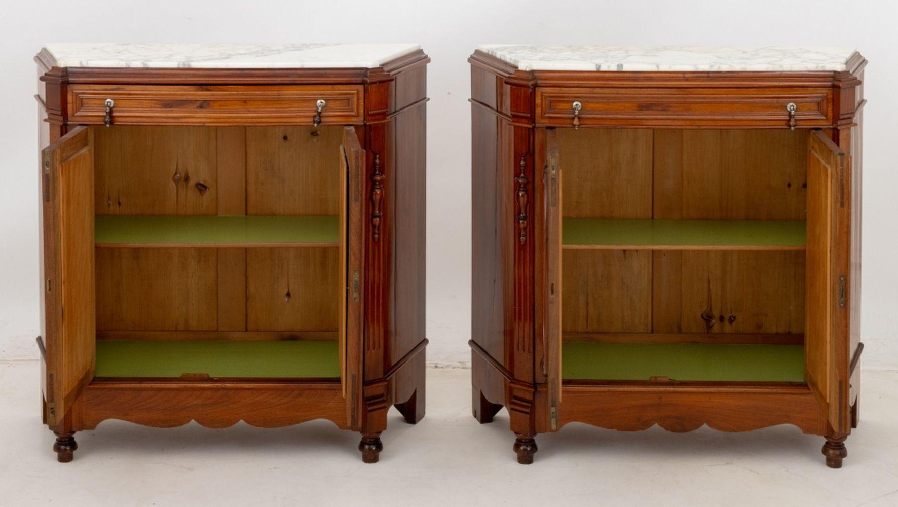 Viktorianische Marmorplatte Nussbaum Sideboards, Pr (Britisch) im Angebot