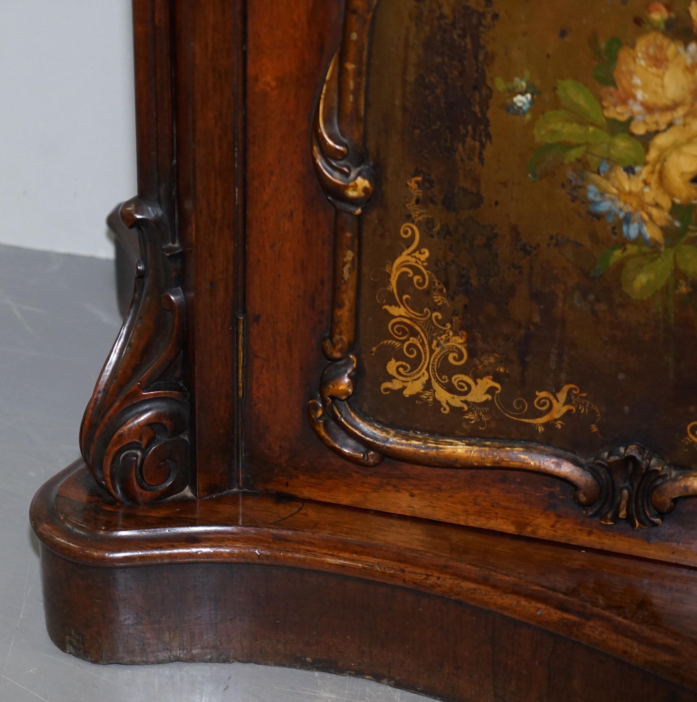 Viktorianisches geschnitztes Sideboard mit Marmorplatte und Serpentinenfront von Verni Martin im Angebot 7
