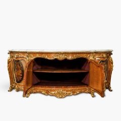 Armoire d'appoint victorienne dans le goût français