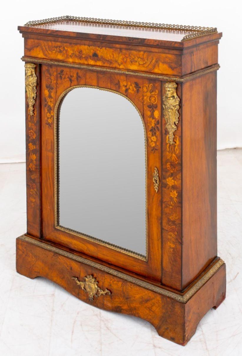 Victorian Marquetry Walnut Mirrored Cabinet In Good Condition For Sale In New York, NY