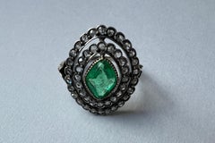 Victorian Marquise ring in 18kt yellow gold and silver with diamonds and emeralds