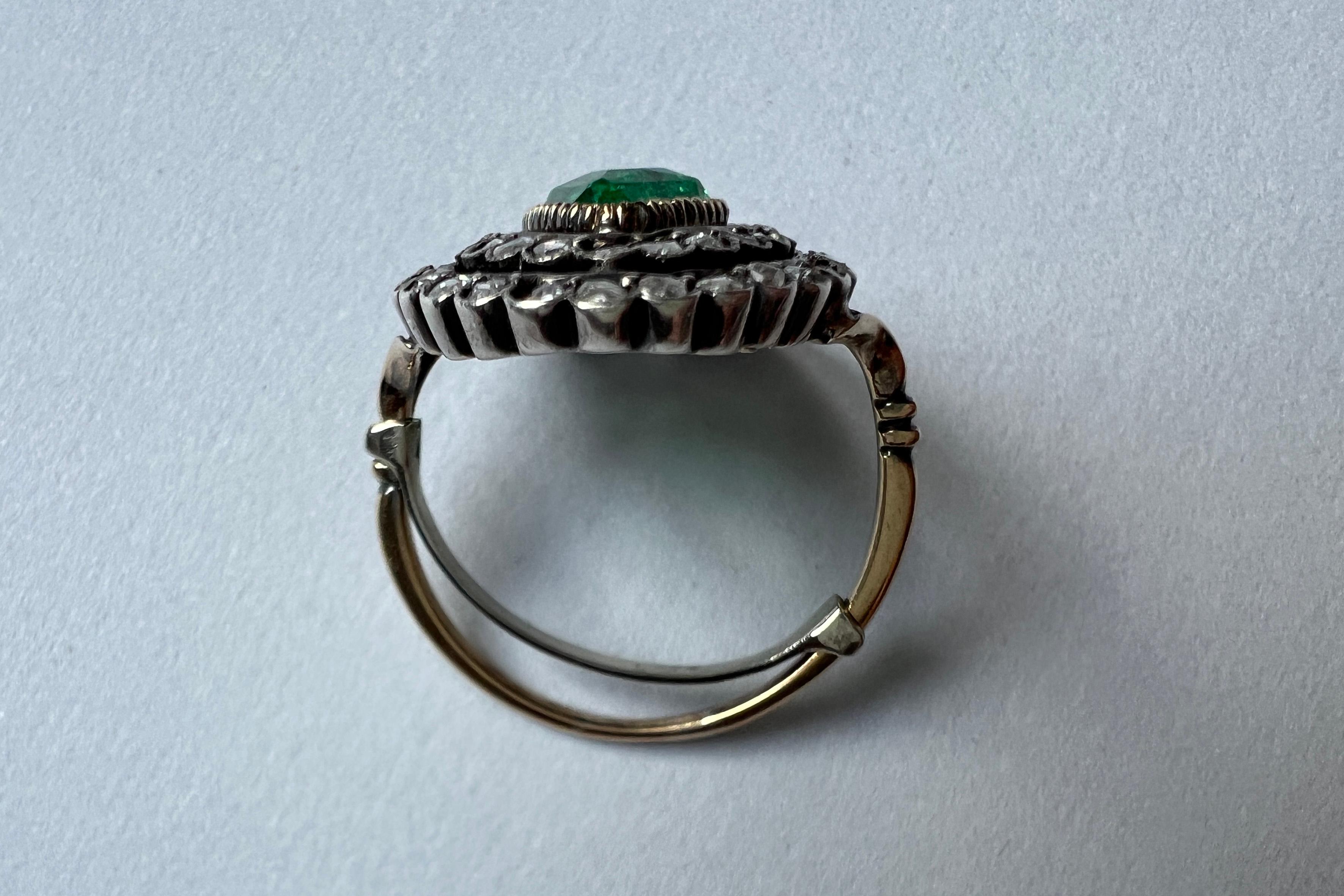 Women's or Men's Victorian Marquise ring in 18kt yellow gold and silver with diamonds and emeralds For Sale