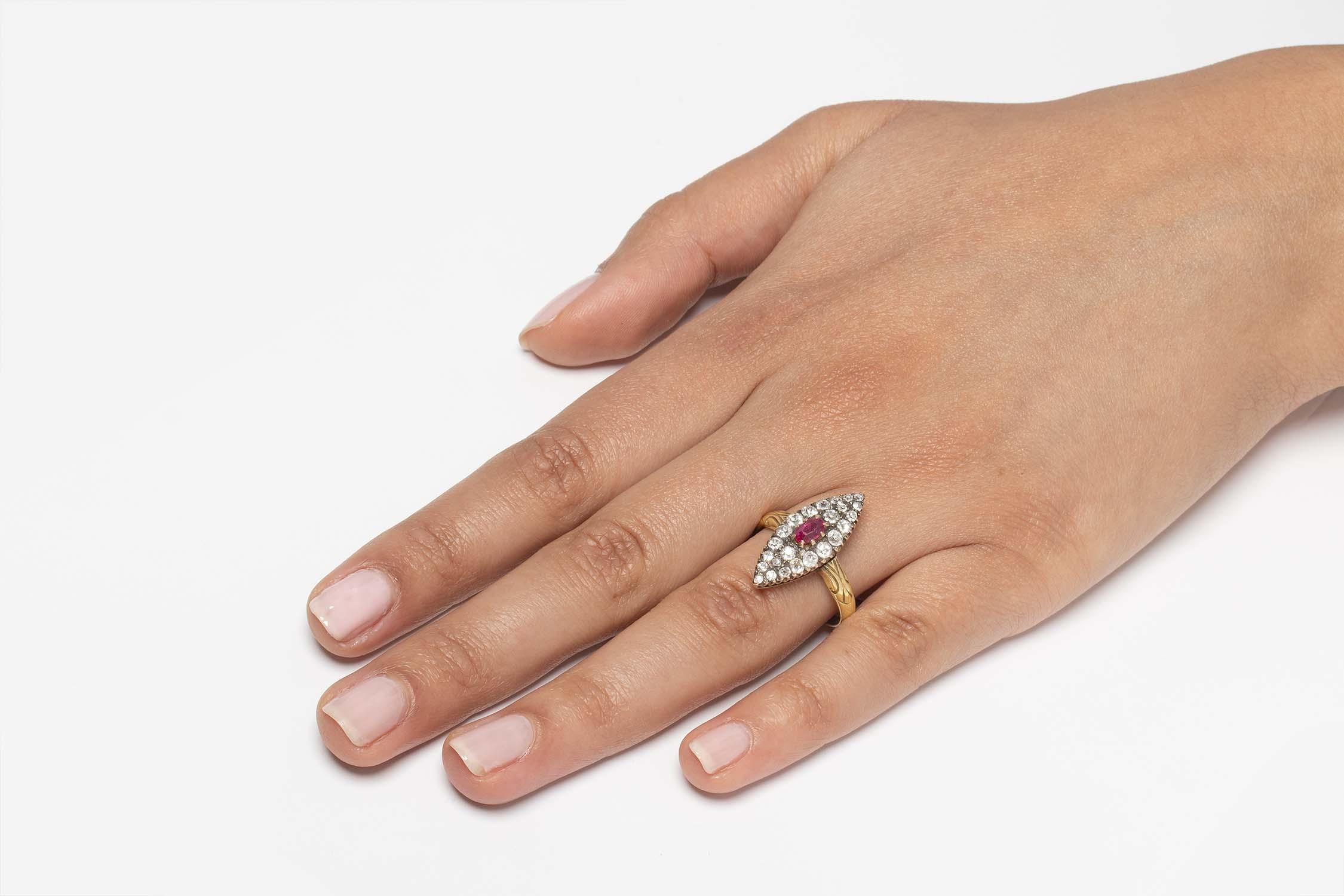 Viktorianischer Marquise-geformter Rubin- und Diamant-Cluster-Ring, um 1890 im Angebot 1