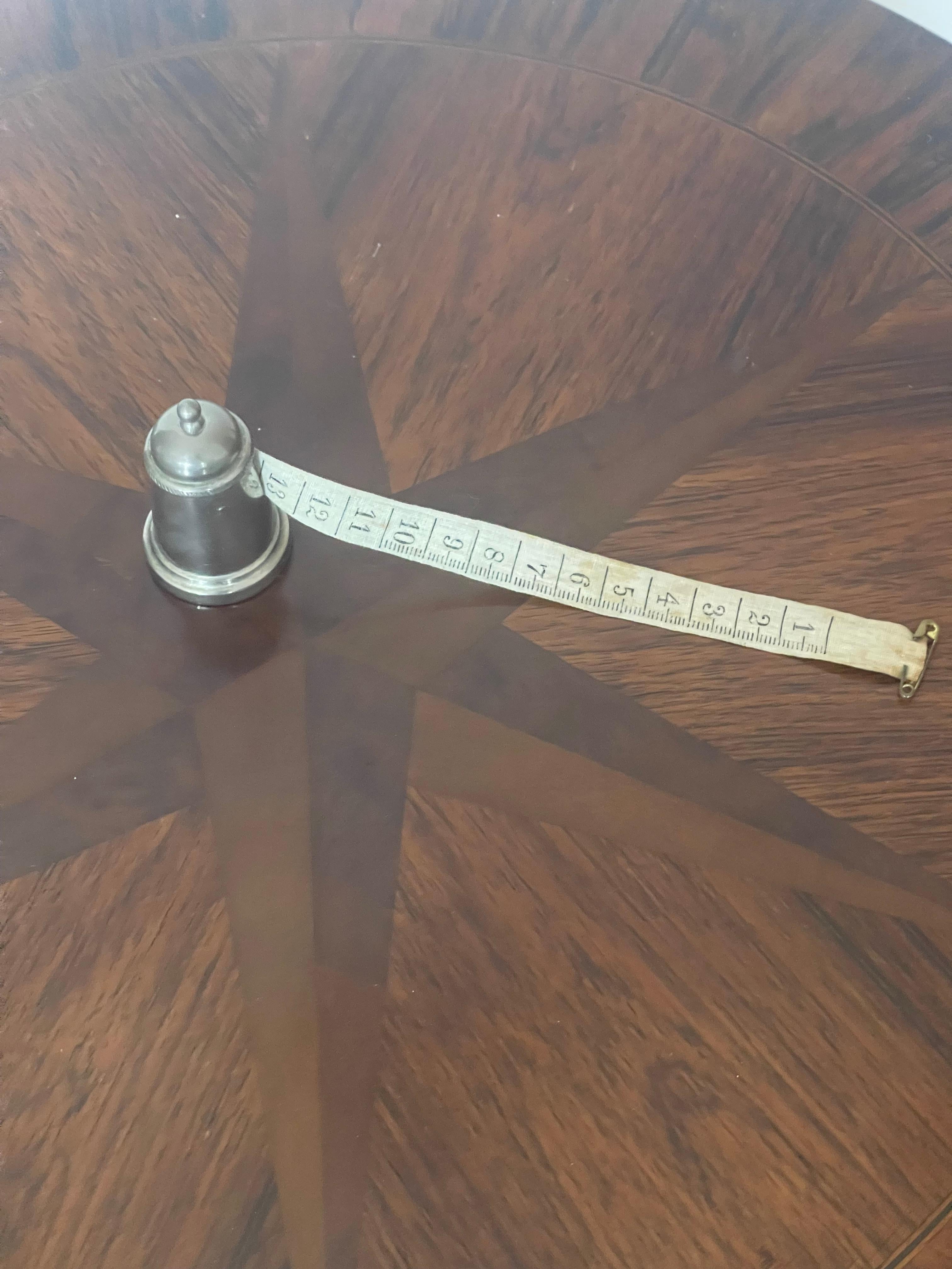 Vittoriano Nastro di misurazione vittoriano a forma di campana in vendita