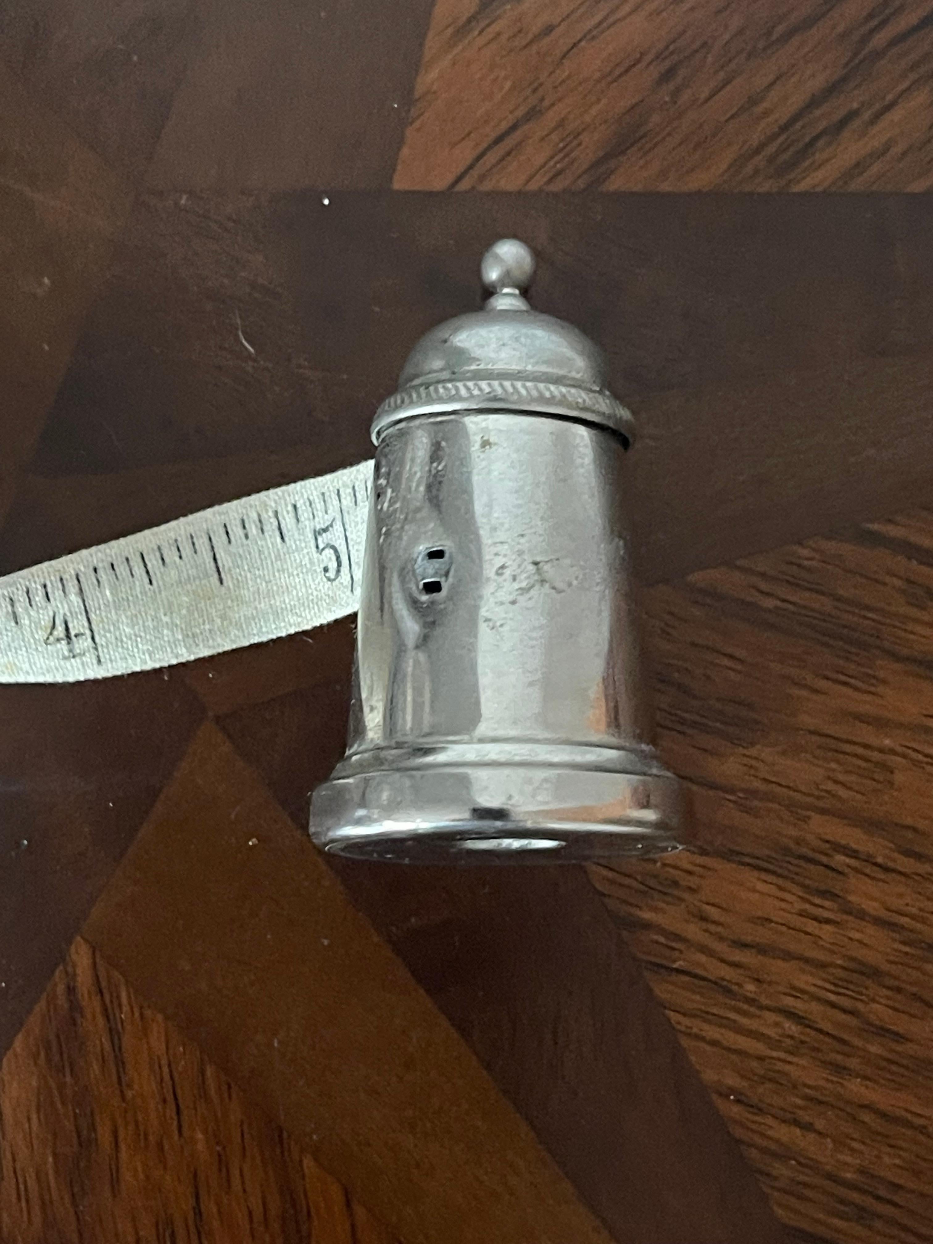 Americano Nastro di misurazione vittoriano a forma di campana in vendita