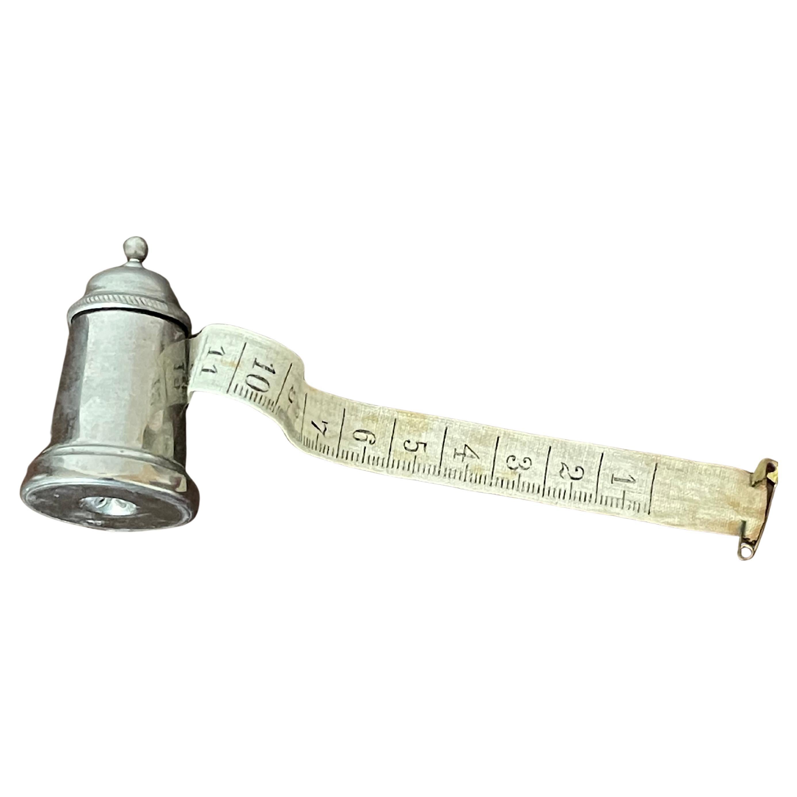 Nastro di misurazione vittoriano a forma di campana in vendita