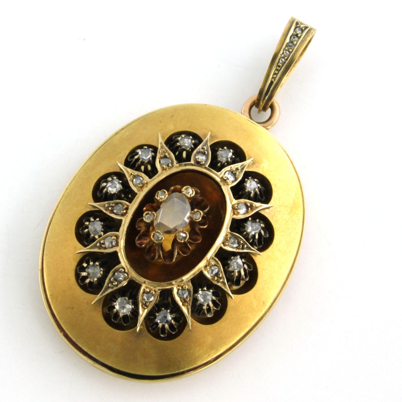 Pendente vittoriano a medaglione con diamanti rosa fino a 0,50ct in oro 18k 29,8 grammi In condizioni ottime in vendita a The Hague, ZH