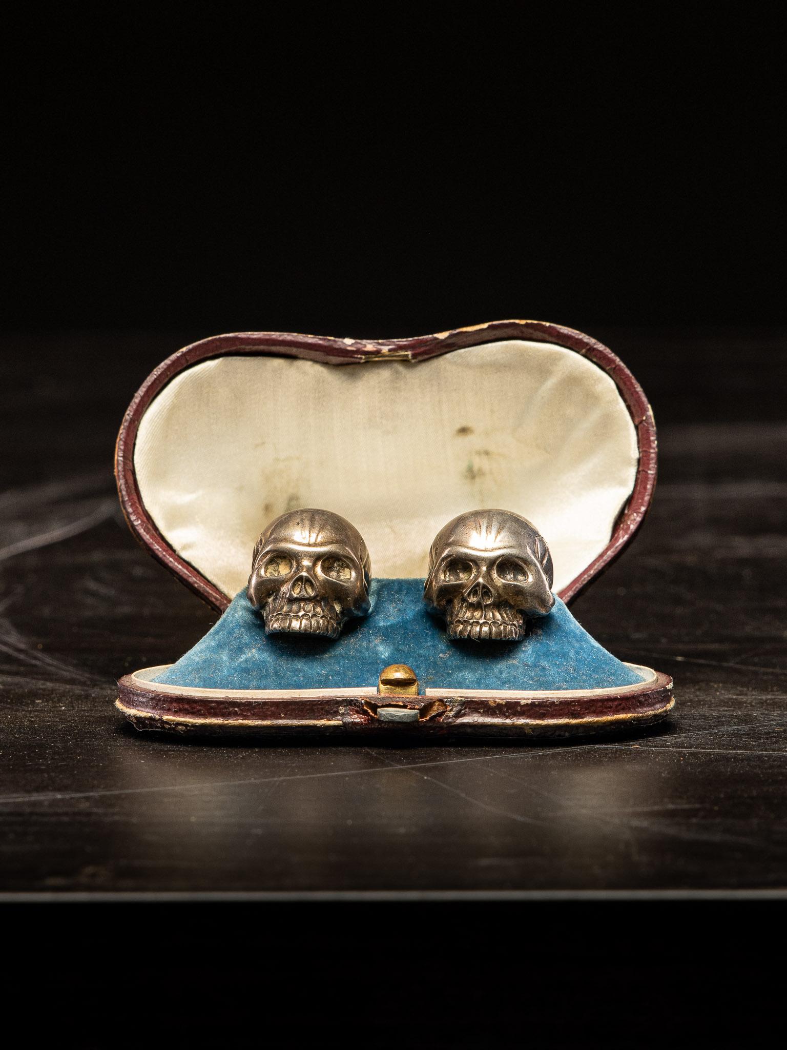 19th Century Victorian Mens Sterling Silver Skull Shirt Collar Stud Button in Fitted Box For Sale