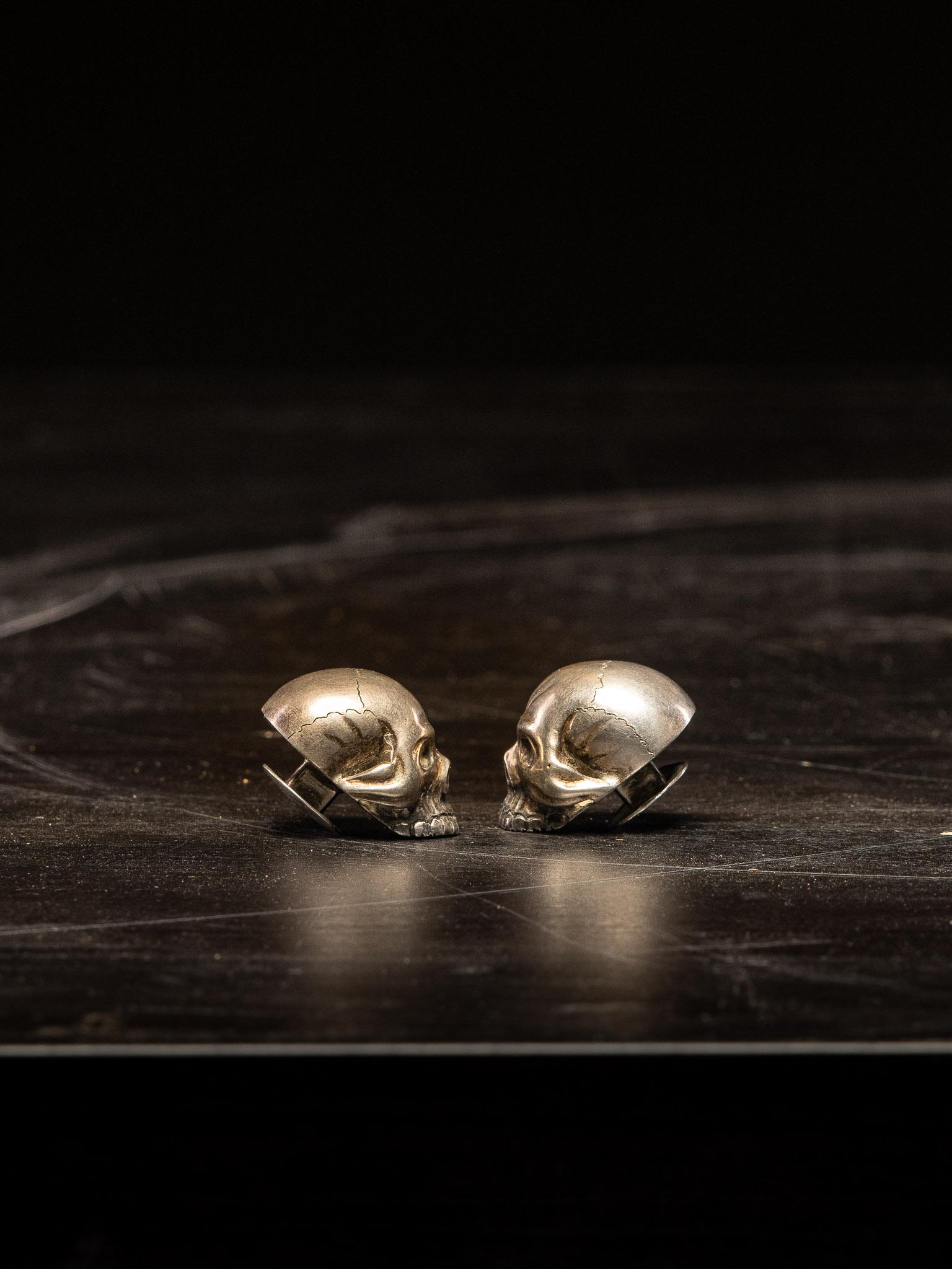 Victorian Mens Sterling Silver Skull Shirt Collar Stud Button in Fitted Box For Sale 1