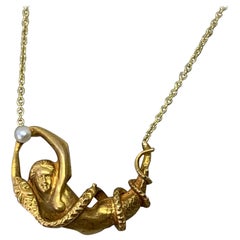 Collana vittoriana con ciondolo a forma di sirena e serpente, con perle, in oro antico 14 carati, raro