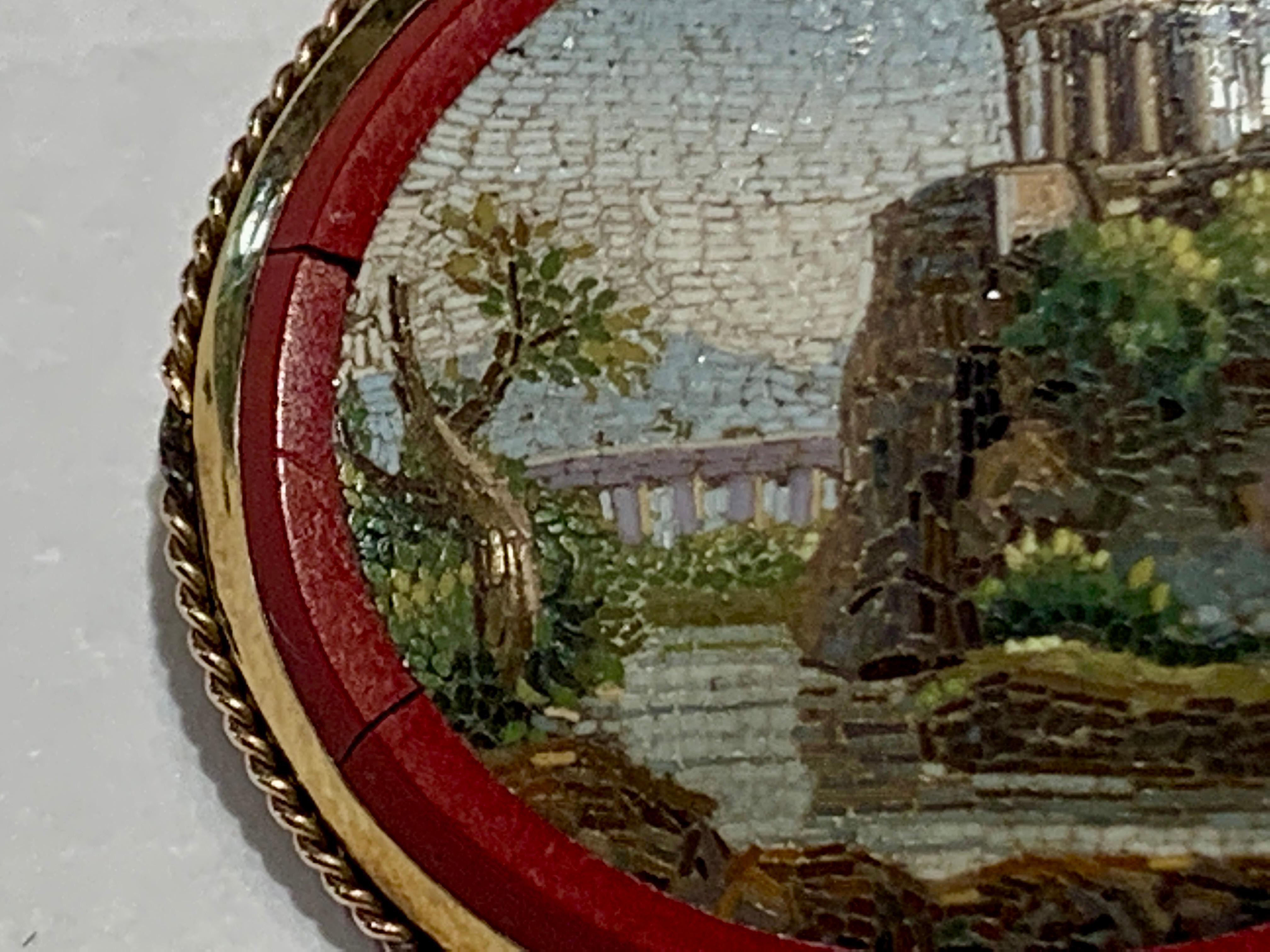 Broche en or 9 carats Villa Gregoriana et Temple of Vesta en micromosaïque de l'époque victorienne Bon état - En vente à Austin, TX