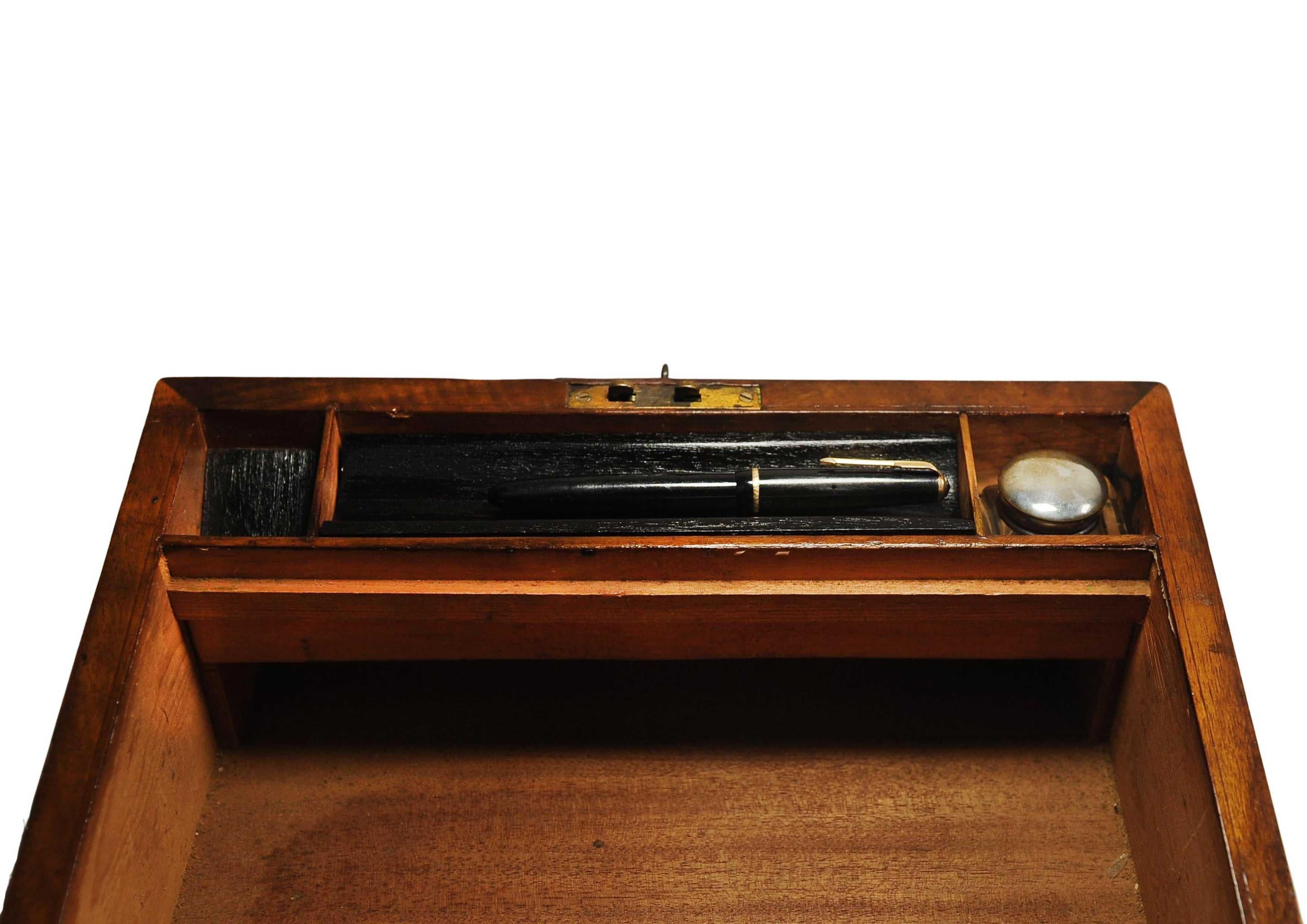 Victorian Military Campaigner Burr Walnuss Messing Bound Writing Slope mit Schlüssel im Angebot 6