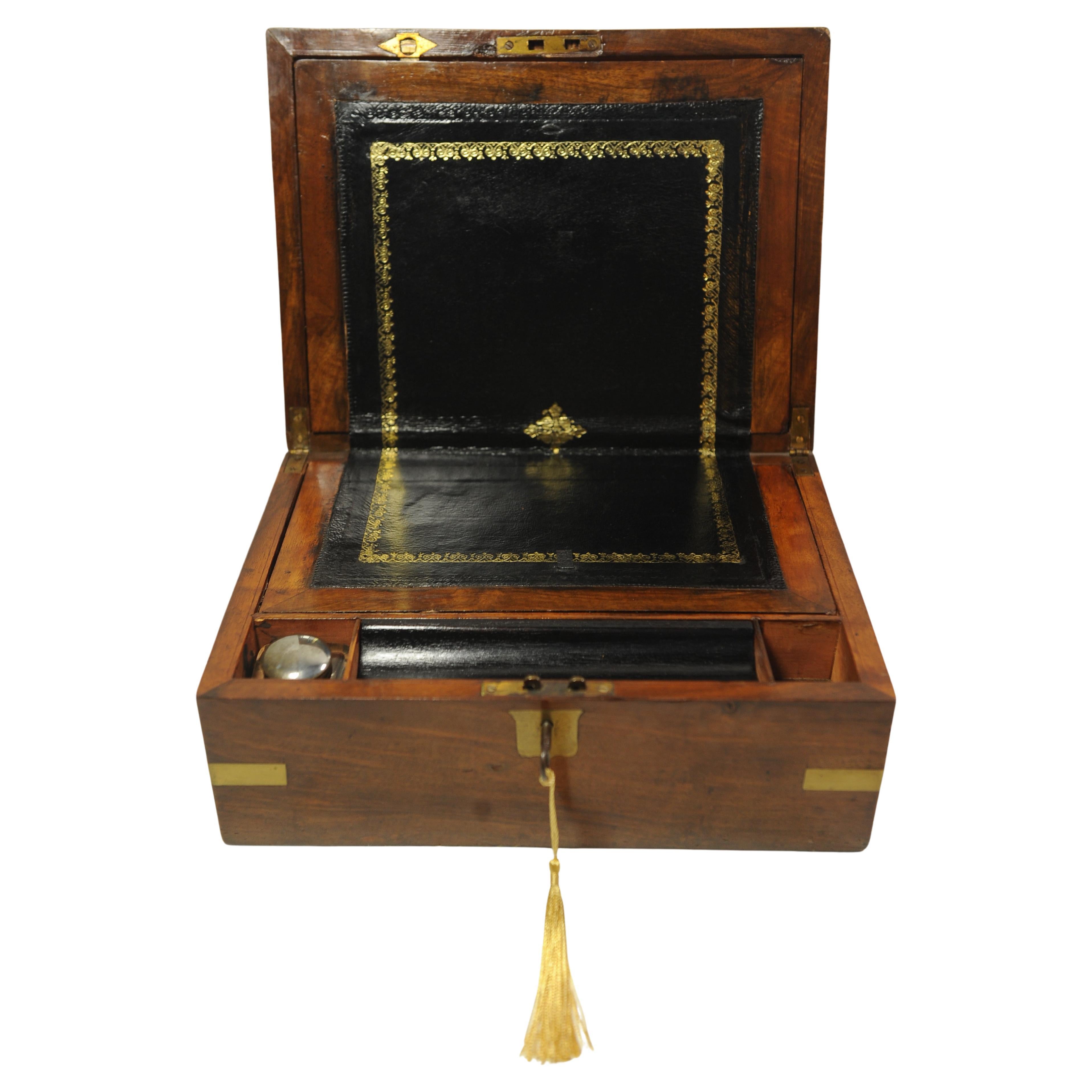 Victorian Military Campaigner Burr Walnuss Messing Bound Writing Slope mit Schlüssel (Britisch) im Angebot