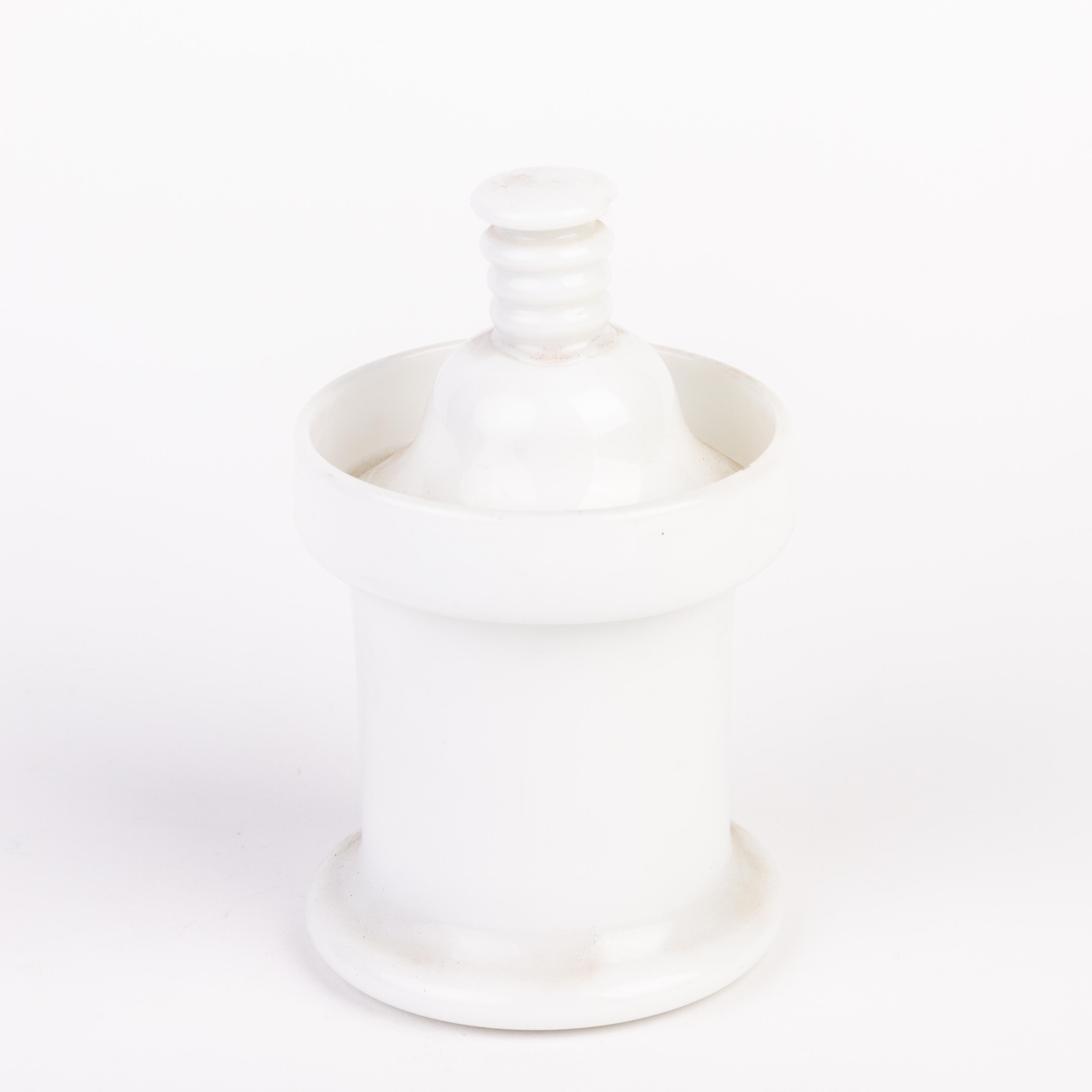 Victorian Milk Glass Tobacco Jar 19th Century  In Good Condition For Sale In Nottingham, GB