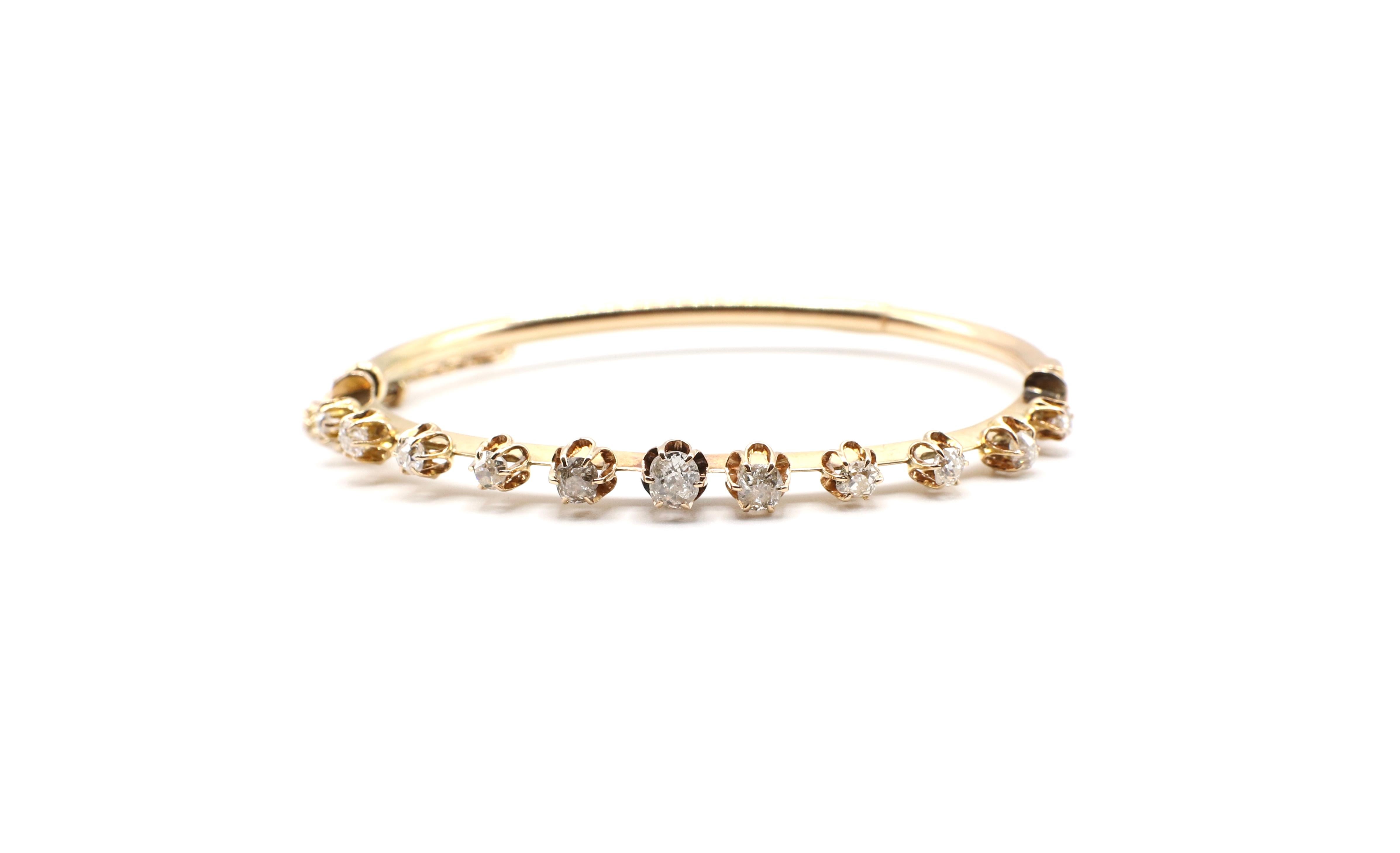 For sale is an original antique Victorian 14K Yellow Gold Mine Cut Diamond Bangle Bracelet with 2 CTW of diamonds. 

Metal: 14K yellow gold
Weight: 3.1 grams
Diamonds: 11 mine cut diamonds, approx. 2 CTW H SI - I1 
Width: 2.25 inches
Safety chain
