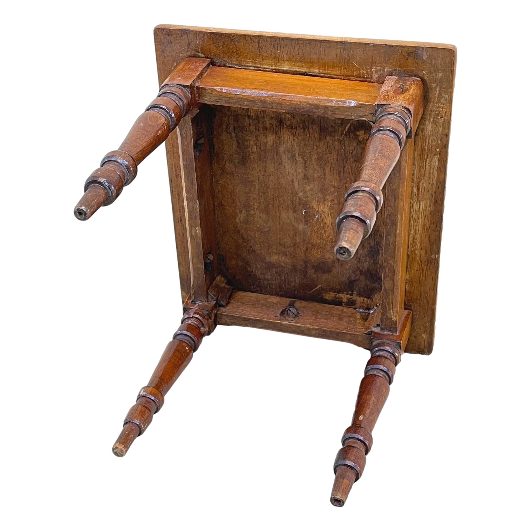 Victorian Miniature Mahogany Centre Table For Sale 1