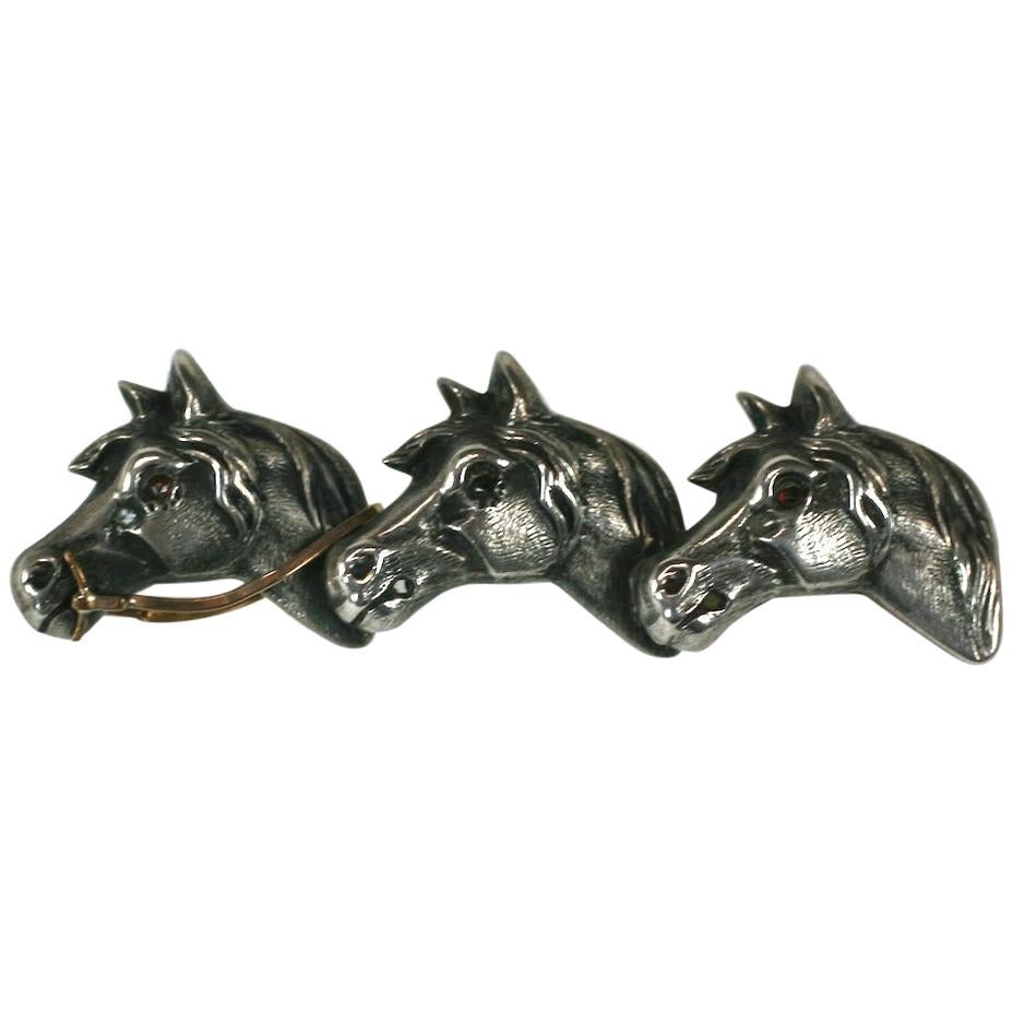Broche victoriano de metal mixto con forma de caballo de carreras