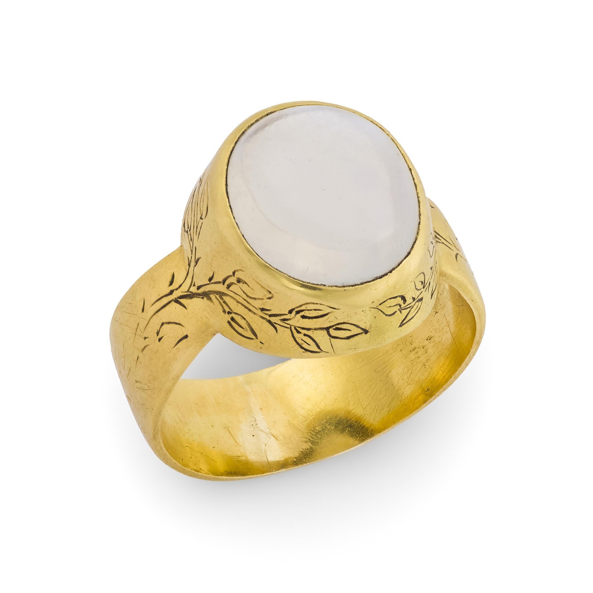 Bague victorienne en or jaune 18k avec pierre de lune en vente