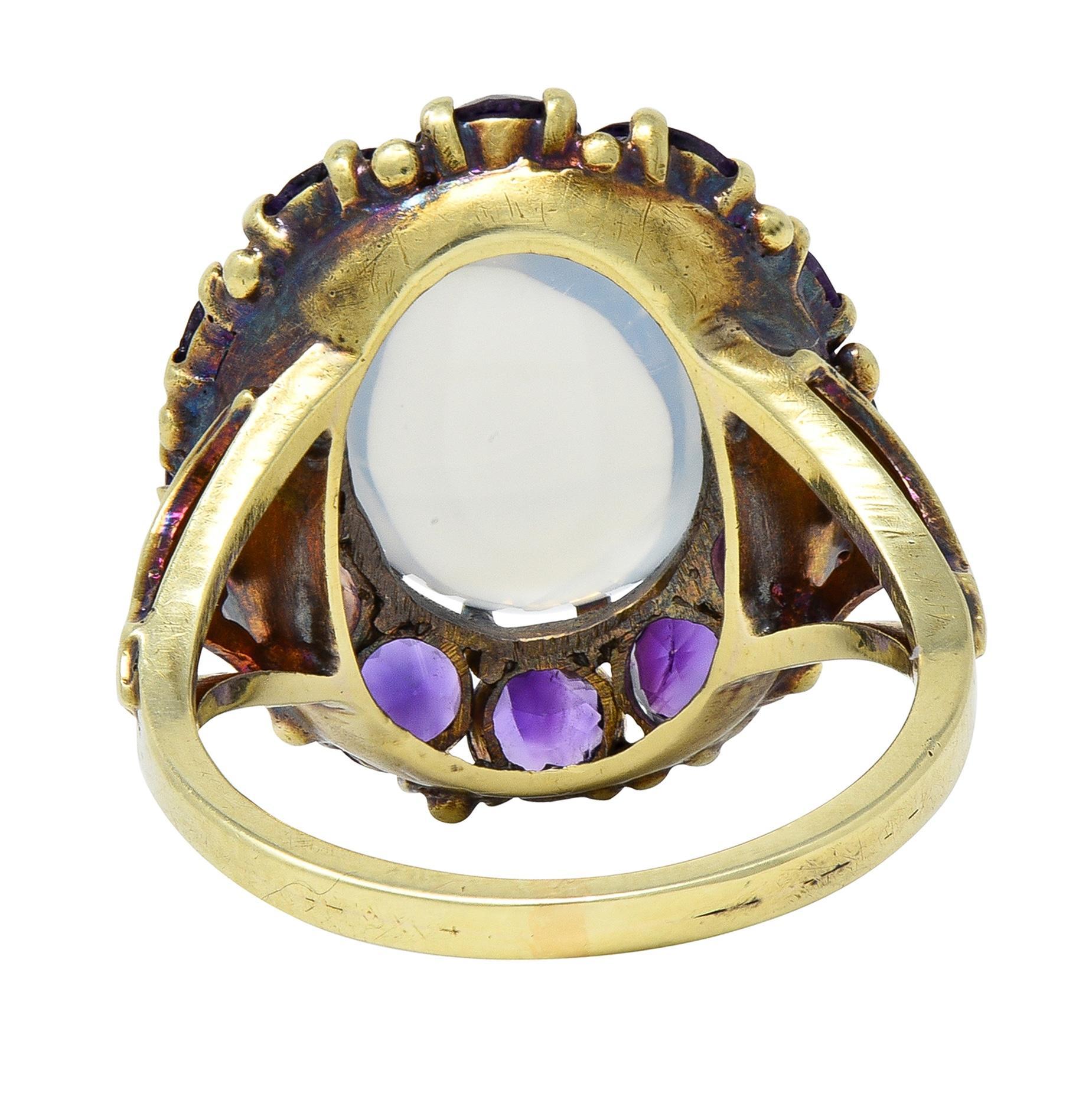 Cabochon Anello vittoriano con pietra di luna e ametista, in oro giallo 14 carati, con fiore aureolato antico in vendita