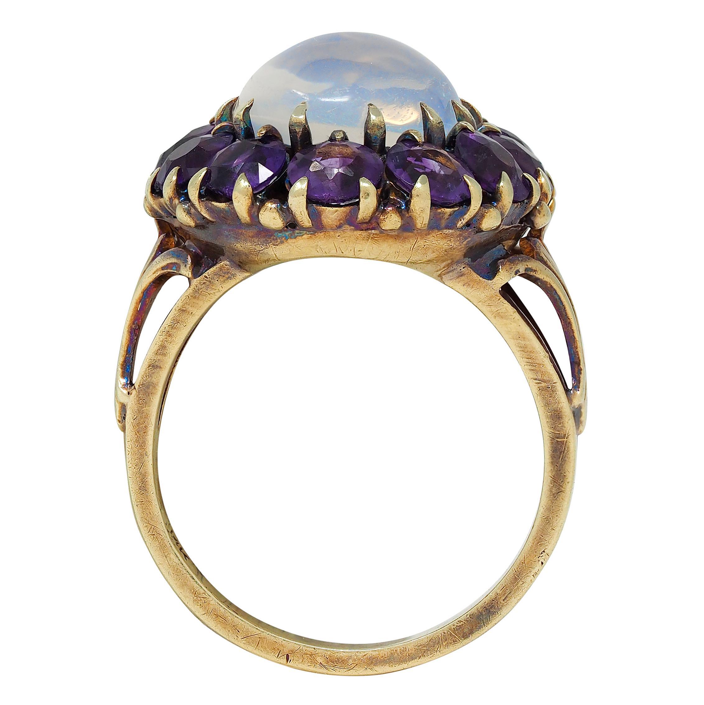 Anillo Victoriano de Flor de Lis de Amatista de Piedra Lunar de Oro Amarillo de 14 Kilates con Halo Antiguo en venta 1