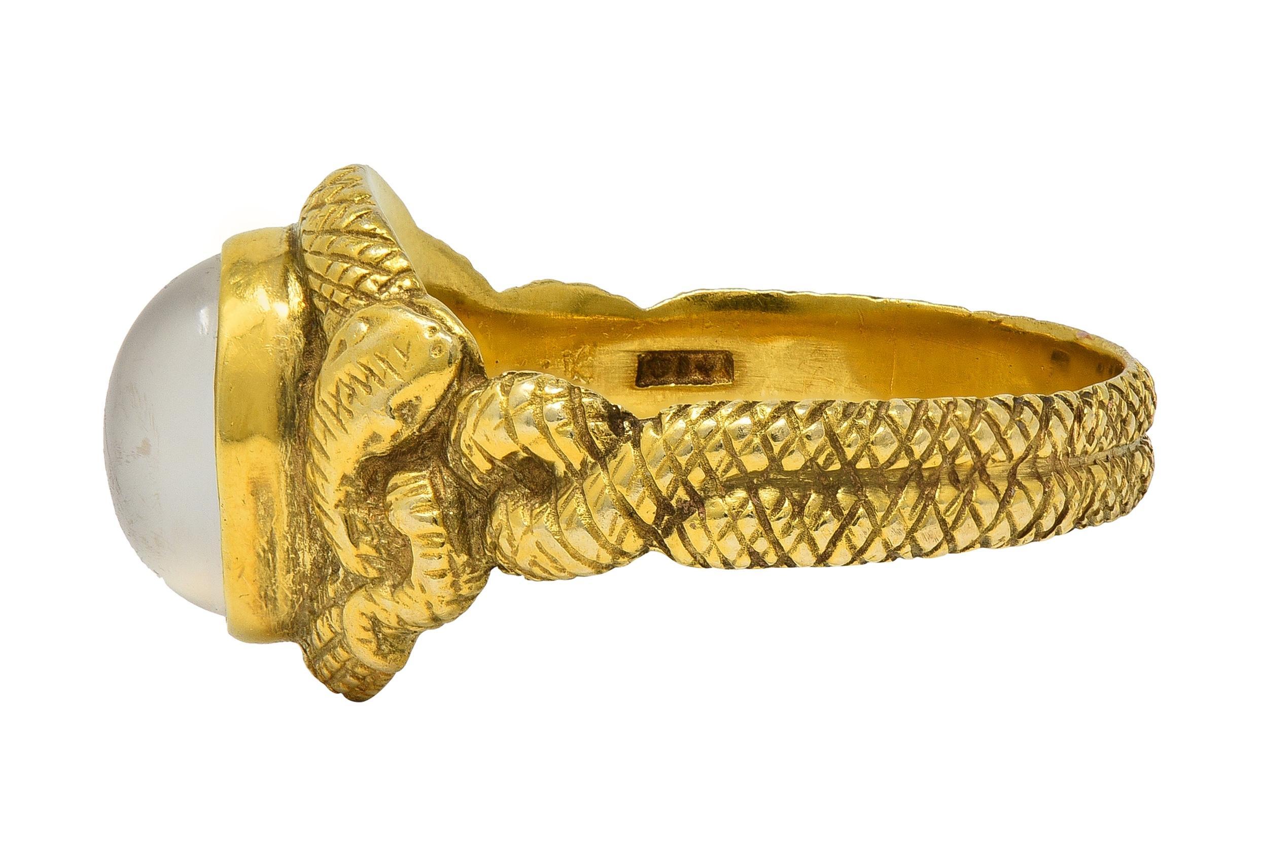 Bague unisexe victorienne en or jaune 14 carats avec cabochon de pierre de lune Unisexe en vente