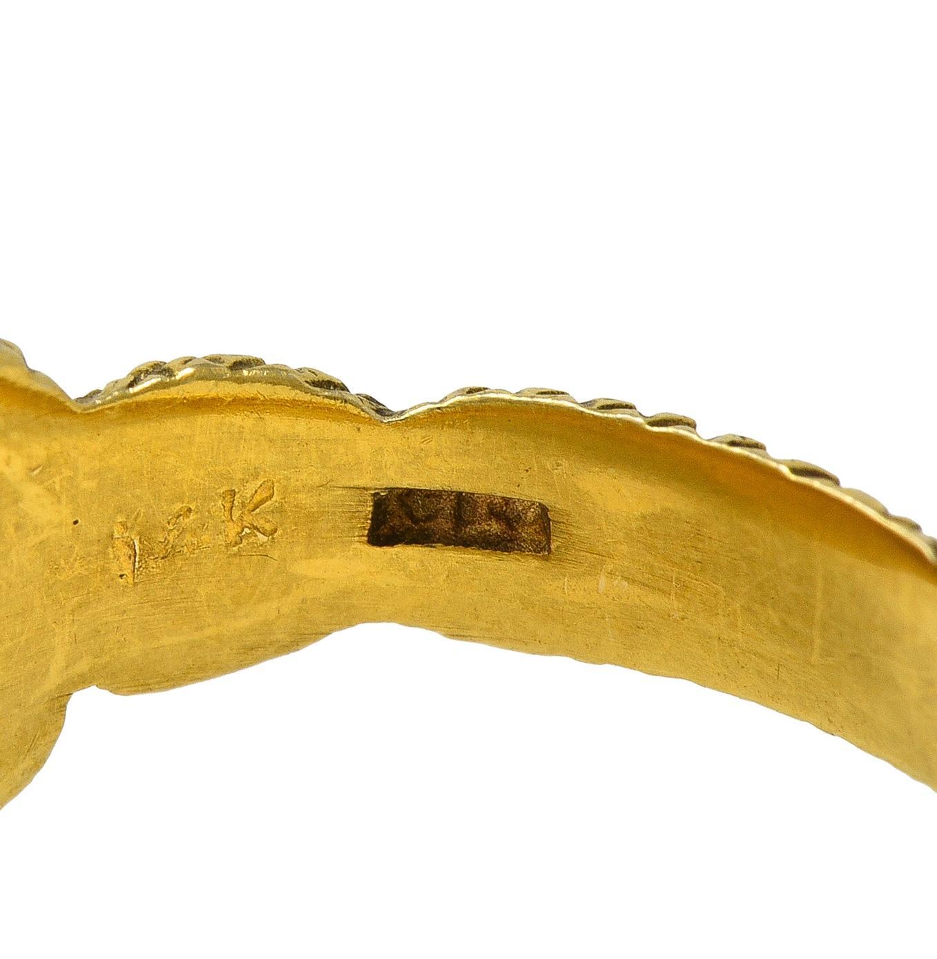 Bague unisexe victorienne en or jaune 14 carats avec cabochon de pierre de lune en vente 1